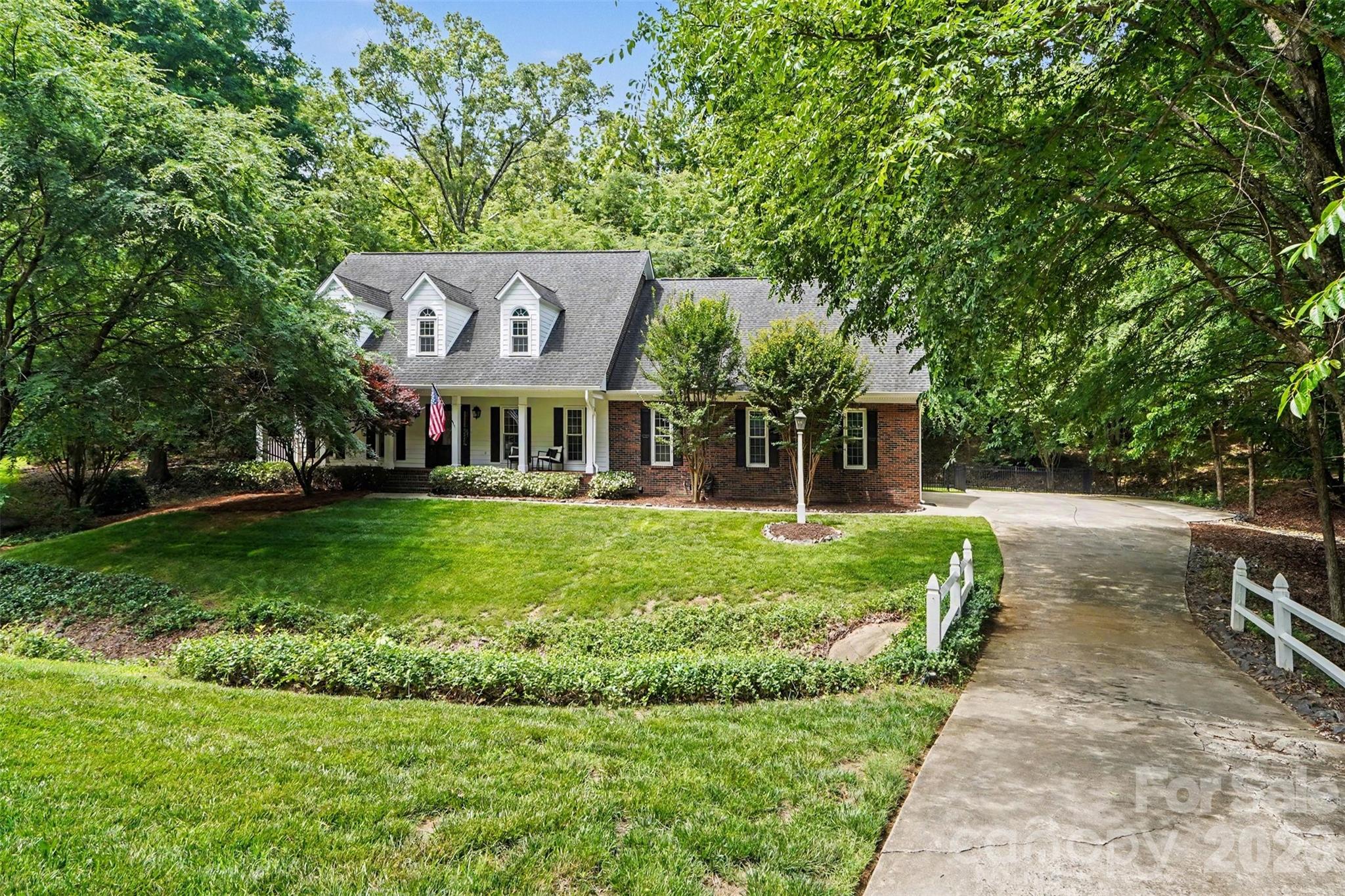 6128 Lake Providence Lane — Charlotte