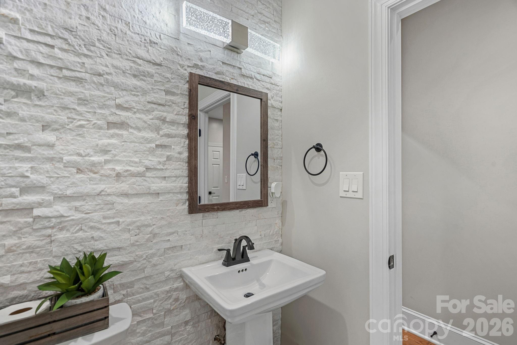 5634 Camelot Drive — Charlotte