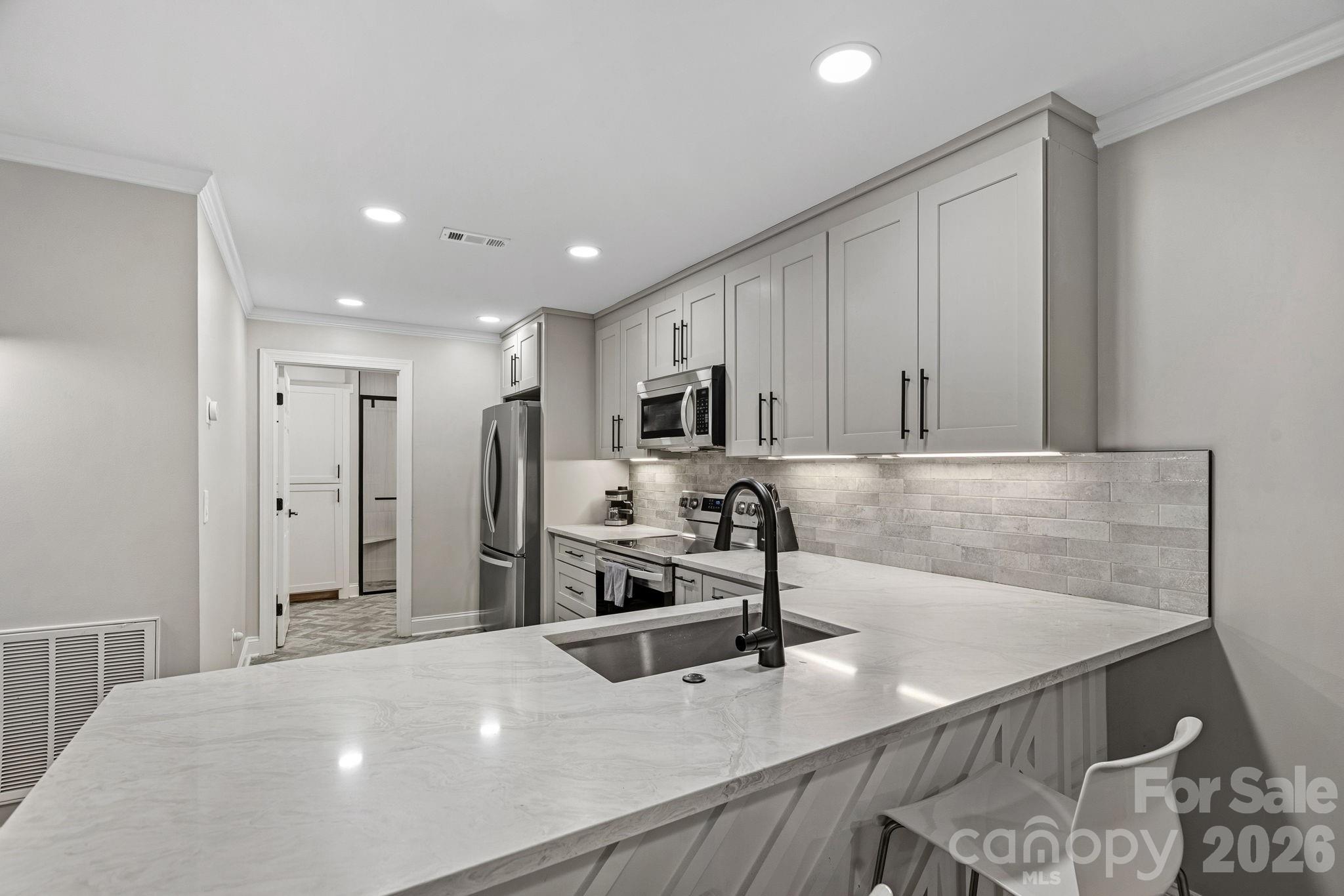 5634 Camelot Drive — Charlotte