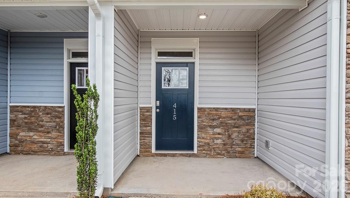 35 Creekview Road — Hendersonville