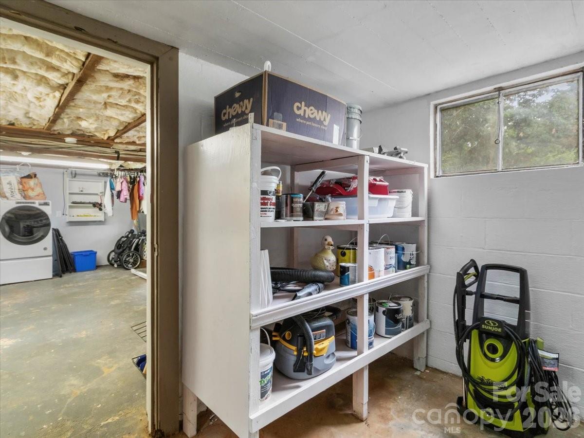 140 Locust Grove Road — Weaverville