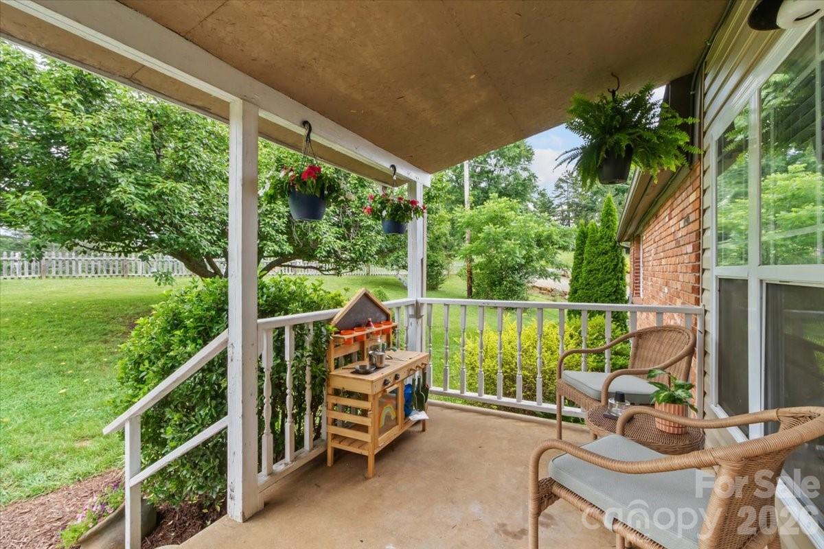 140 Locust Grove Road — Weaverville