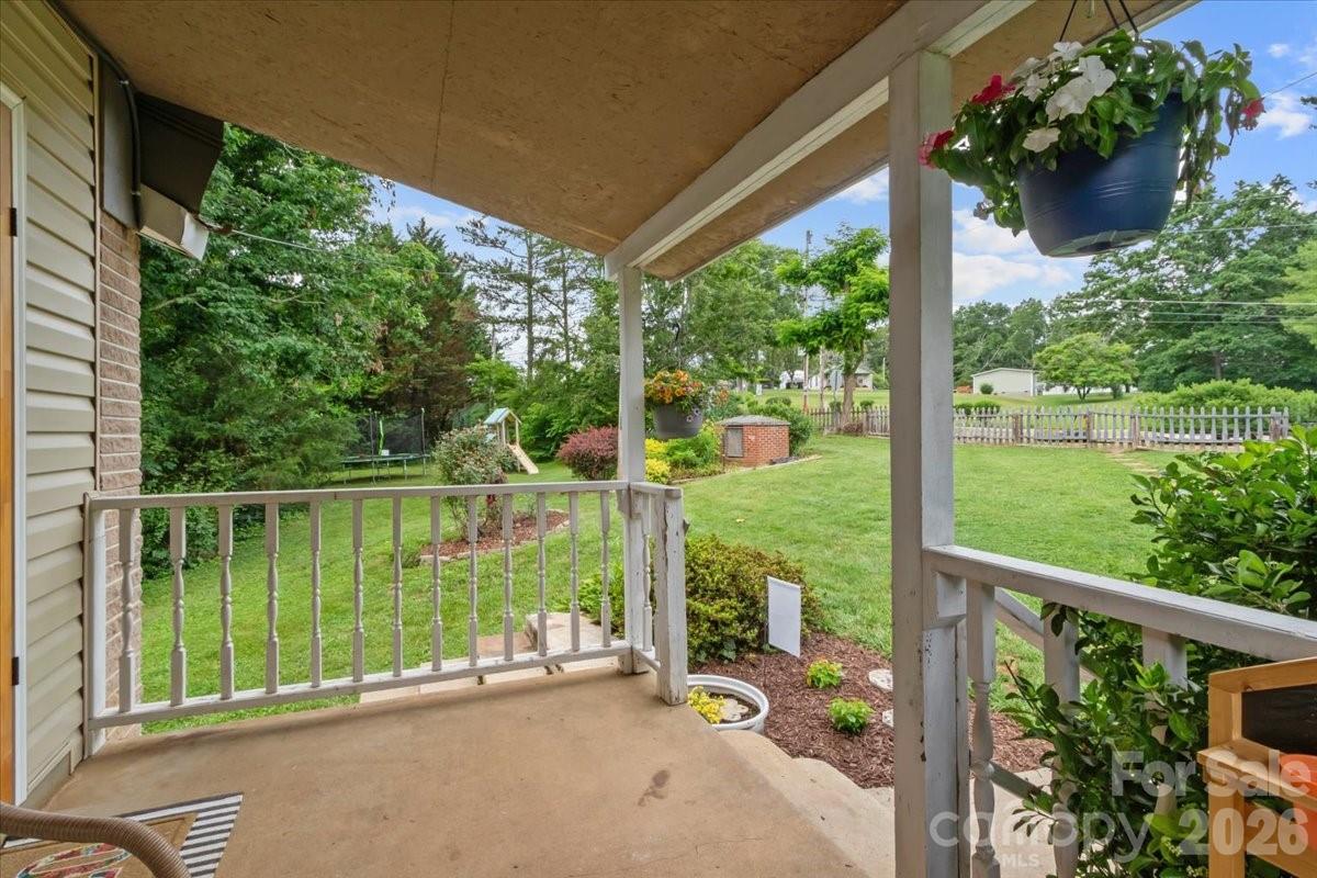 140 Locust Grove Road — Weaverville