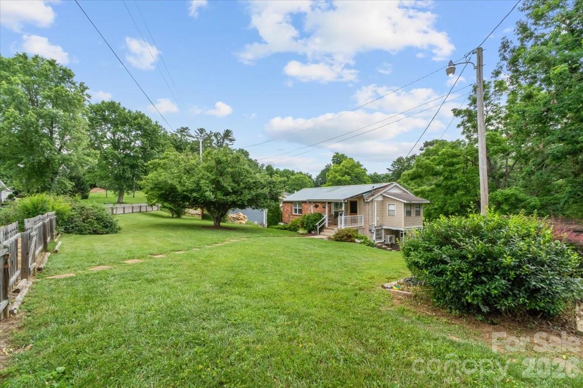 140 Locust Grove Road — Weaverville