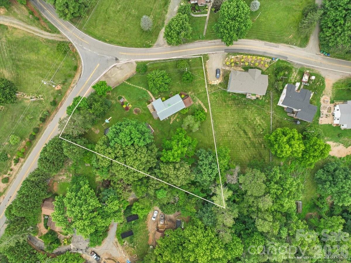 140 Locust Grove Road — Weaverville