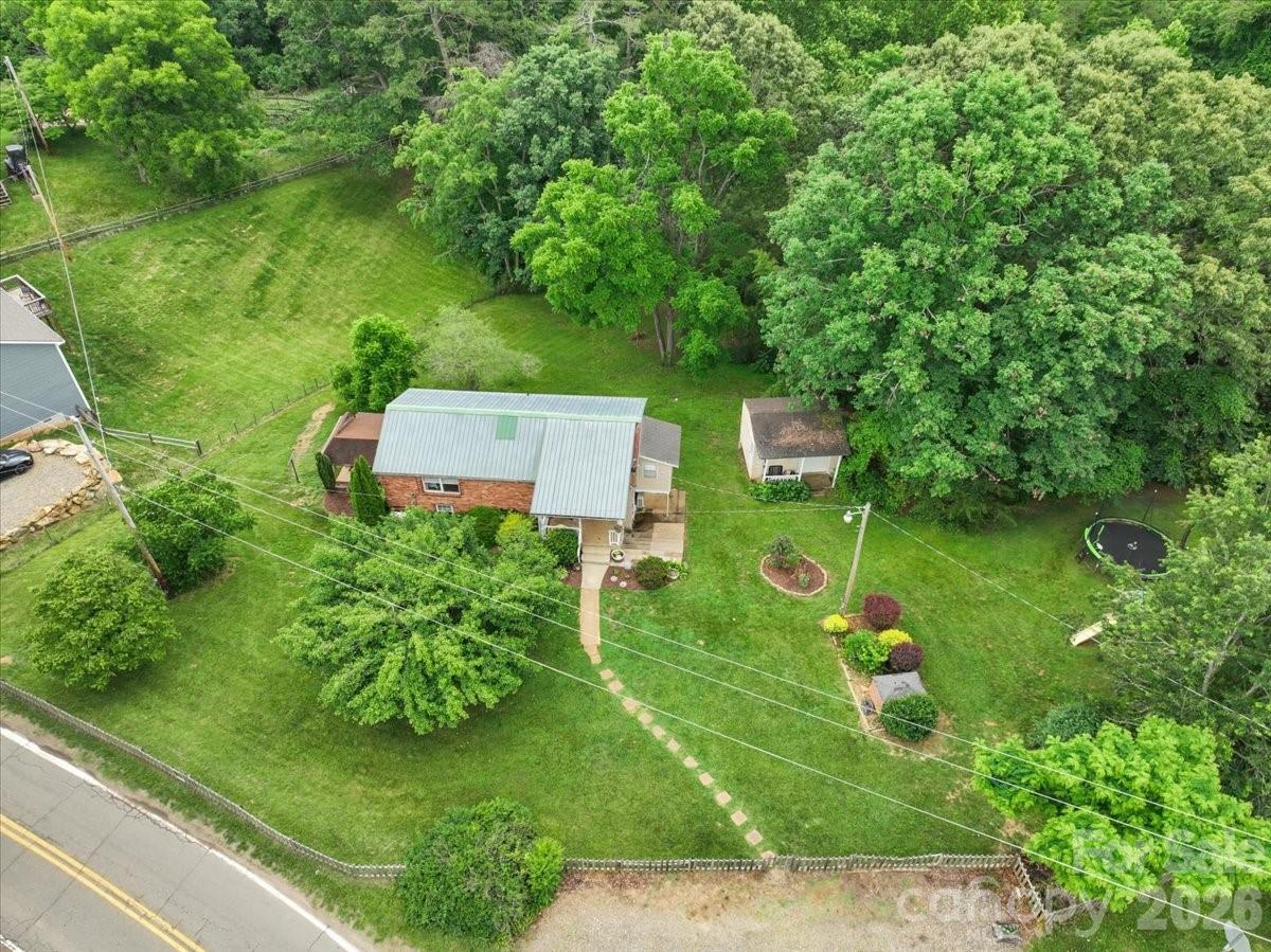 140 Locust Grove Road — Weaverville