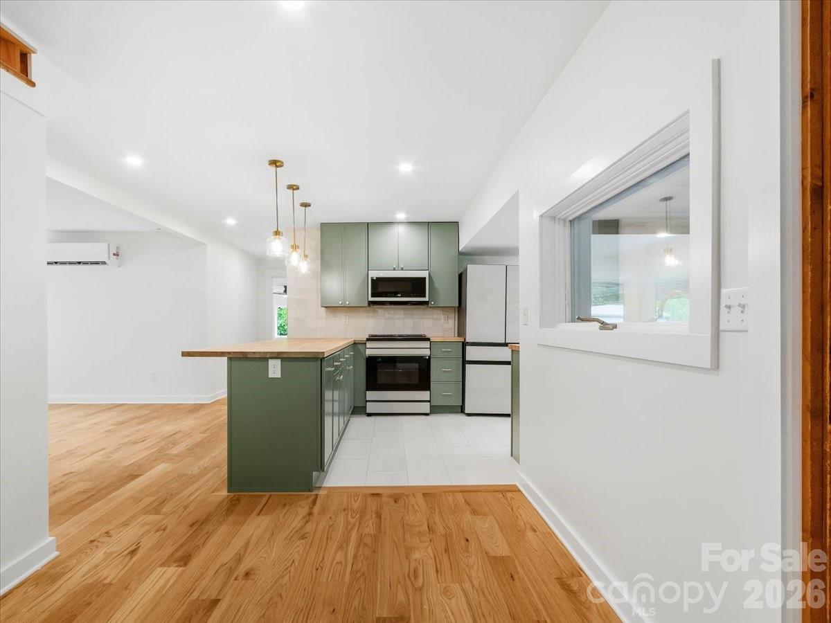 455 Rocky Springs Heights — Burnsville