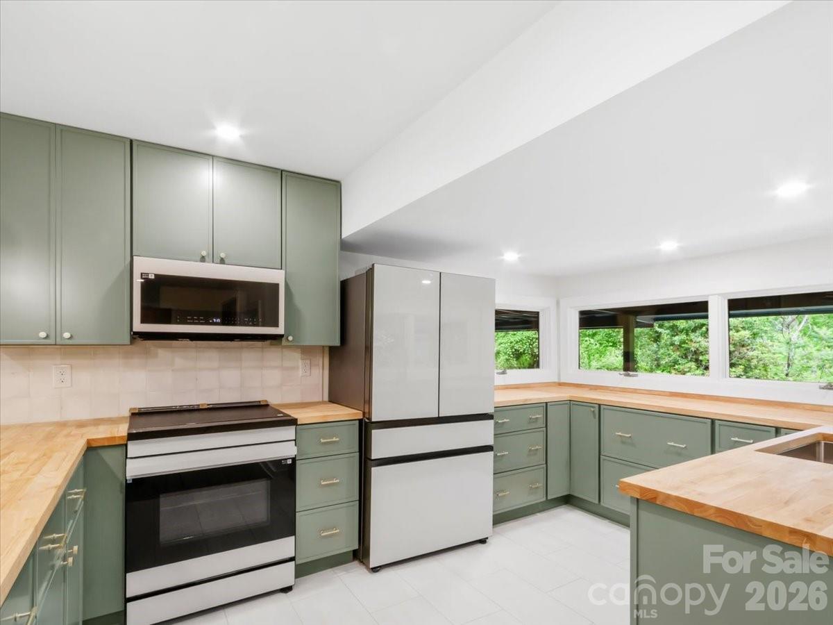 455 Rocky Springs Heights — Burnsville