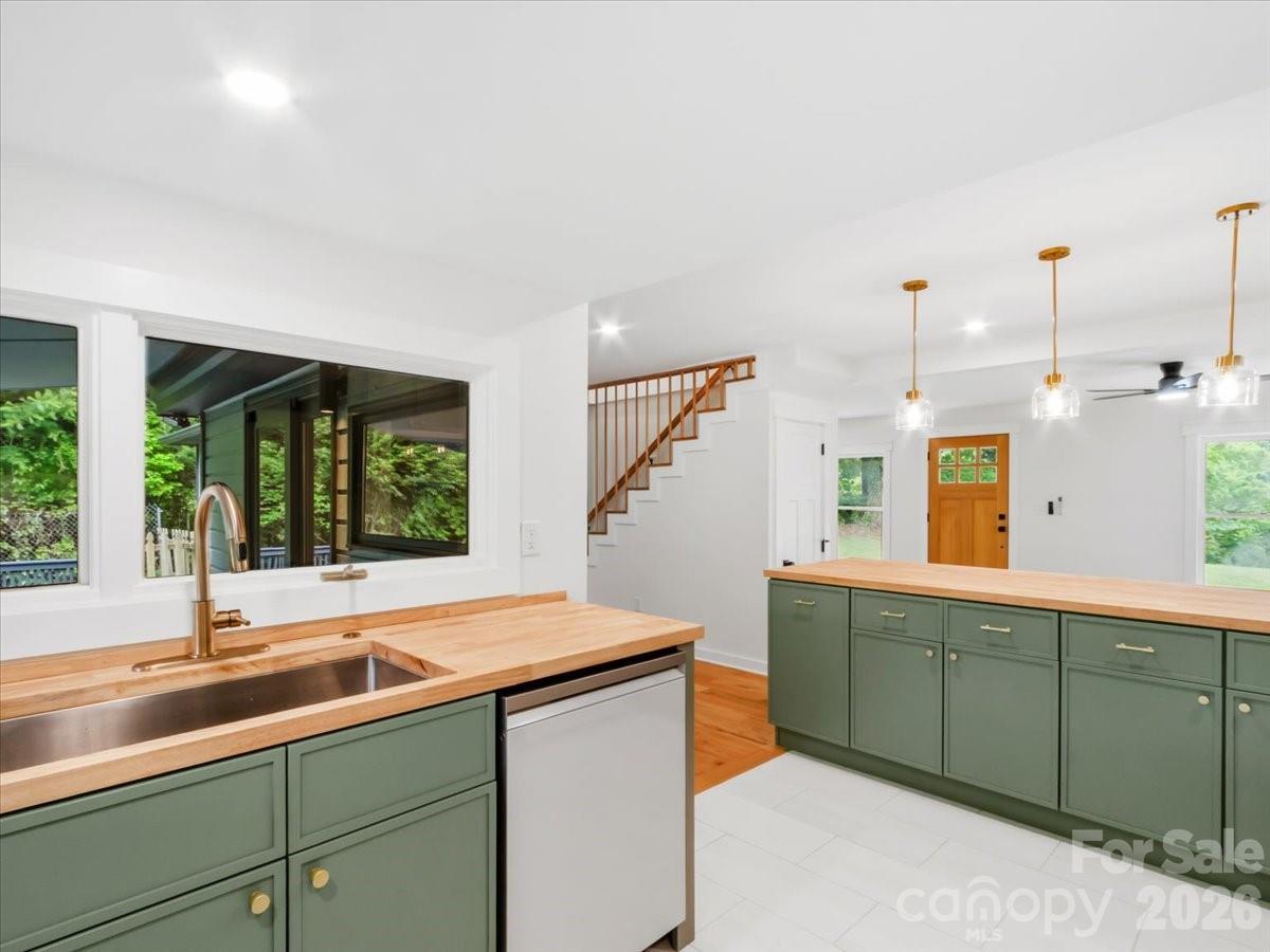 455 Rocky Springs Heights — Burnsville
