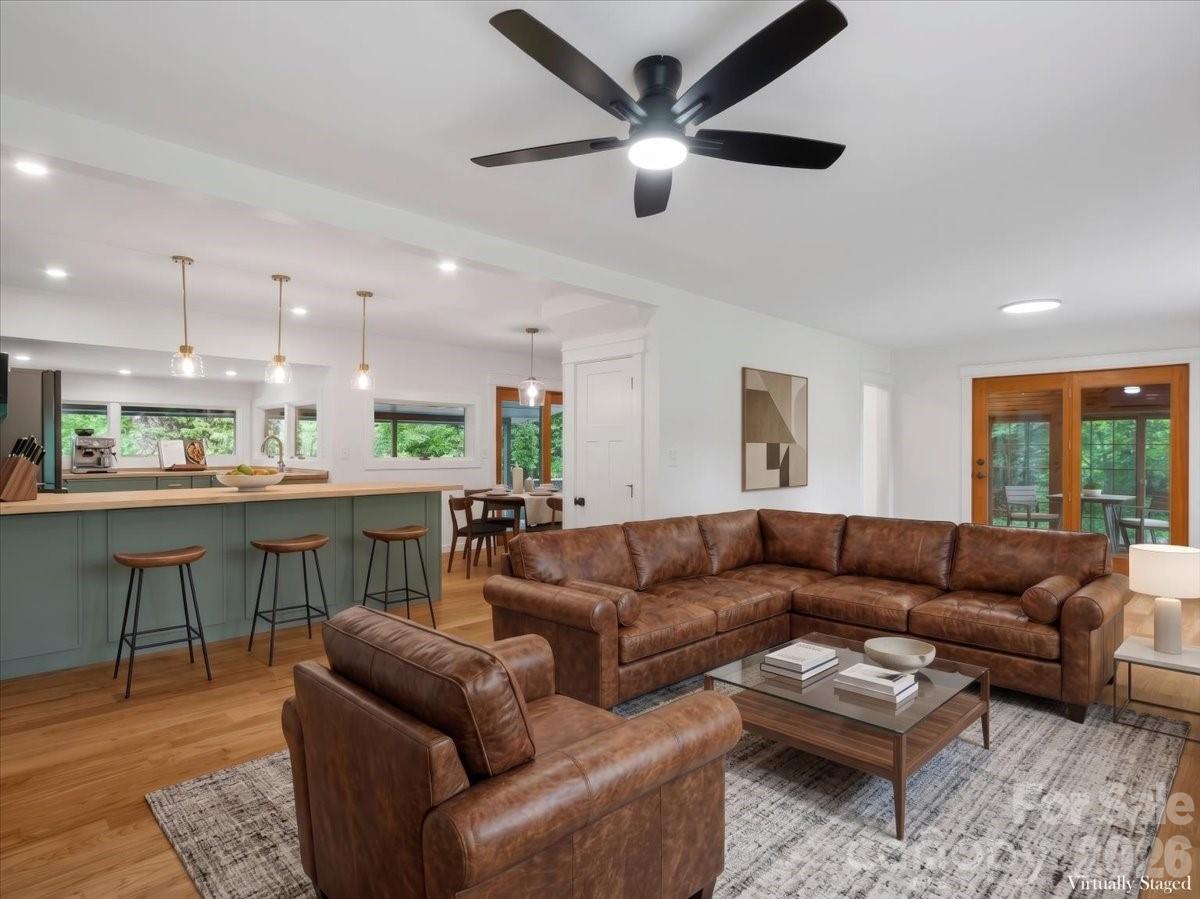 455 Rocky Springs Heights — Burnsville