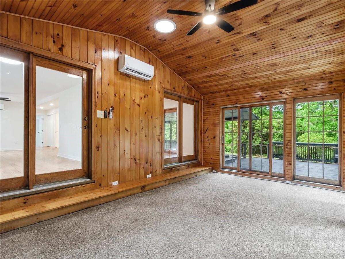 455 Rocky Springs Heights — Burnsville
