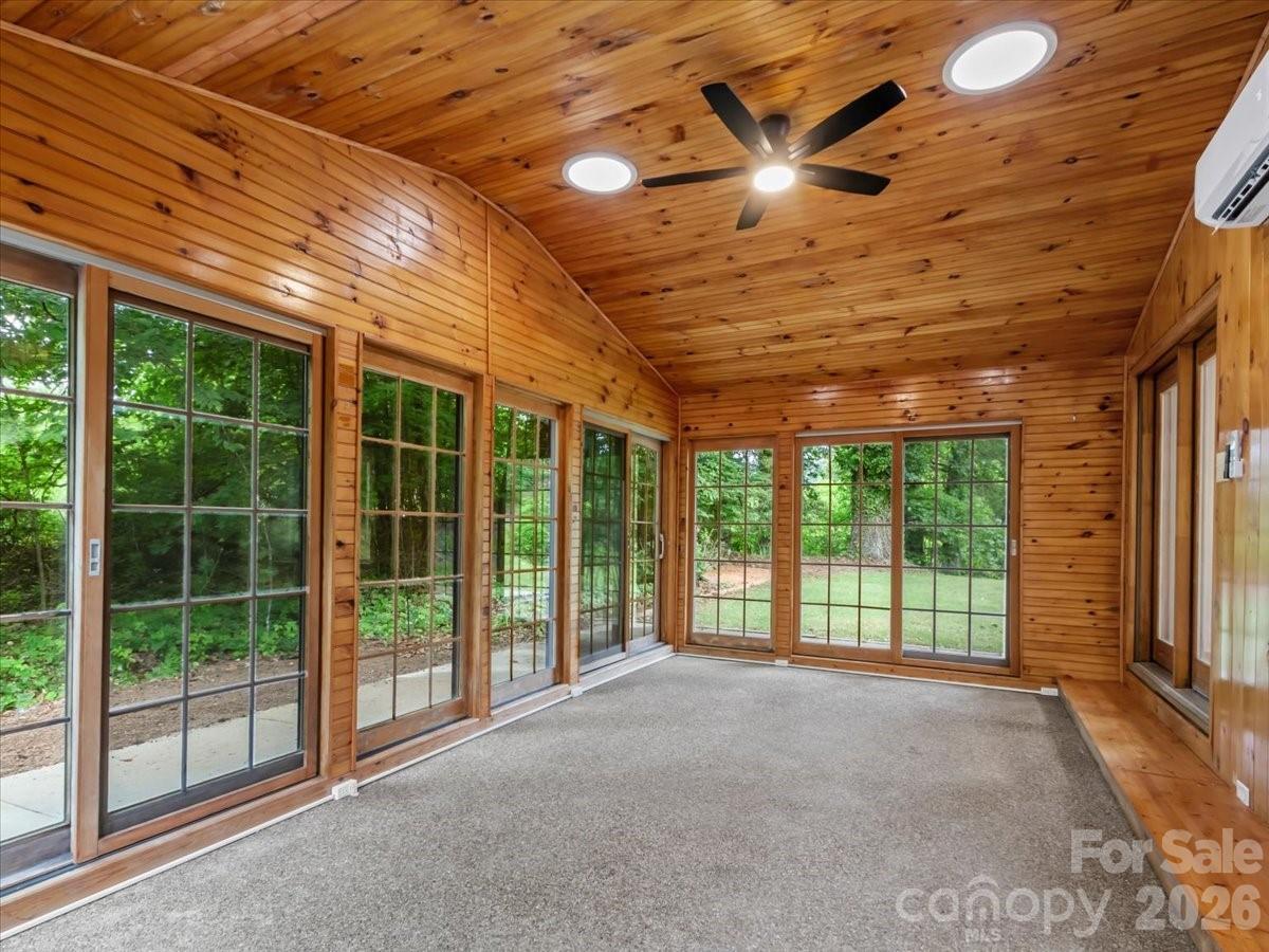 455 Rocky Springs Heights — Burnsville