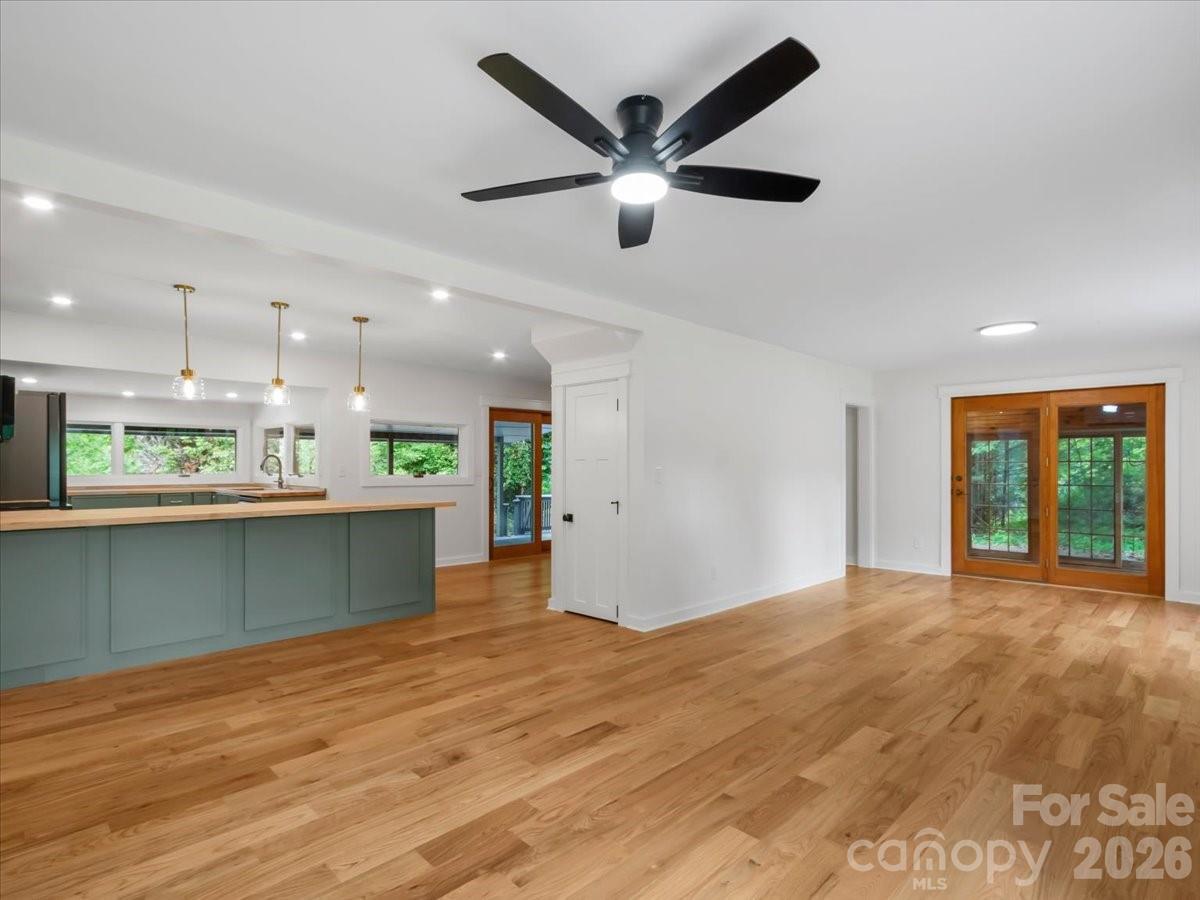 455 Rocky Springs Heights — Burnsville