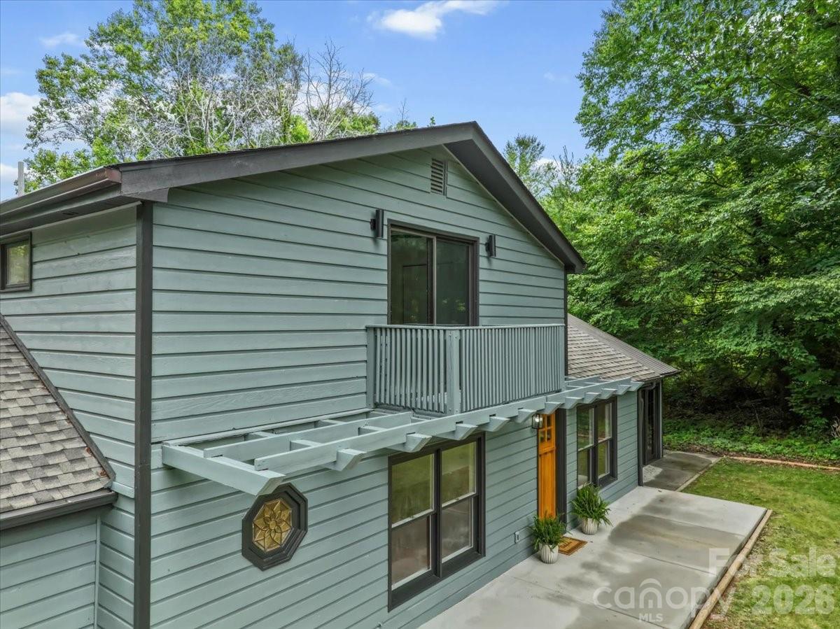 455 Rocky Springs Heights — Burnsville