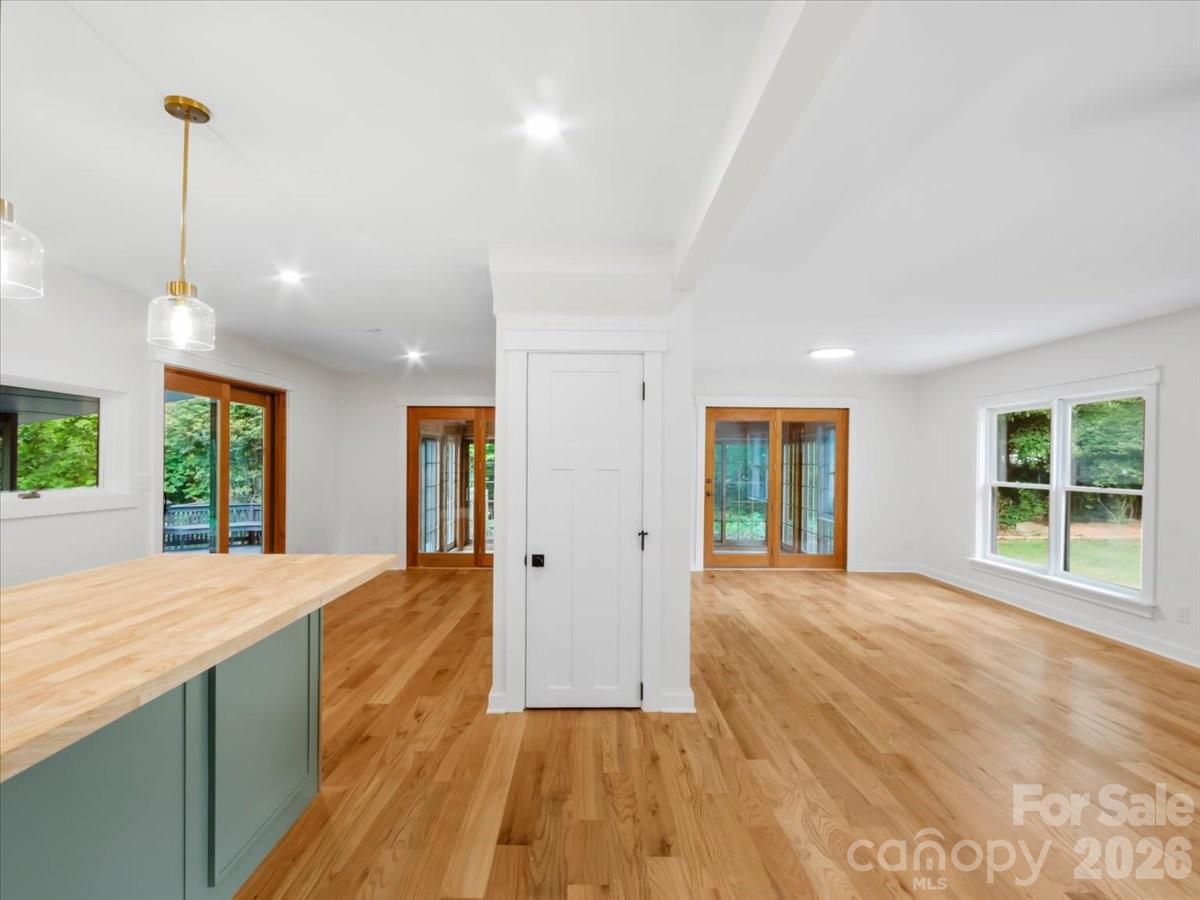 455 Rocky Springs Heights — Burnsville