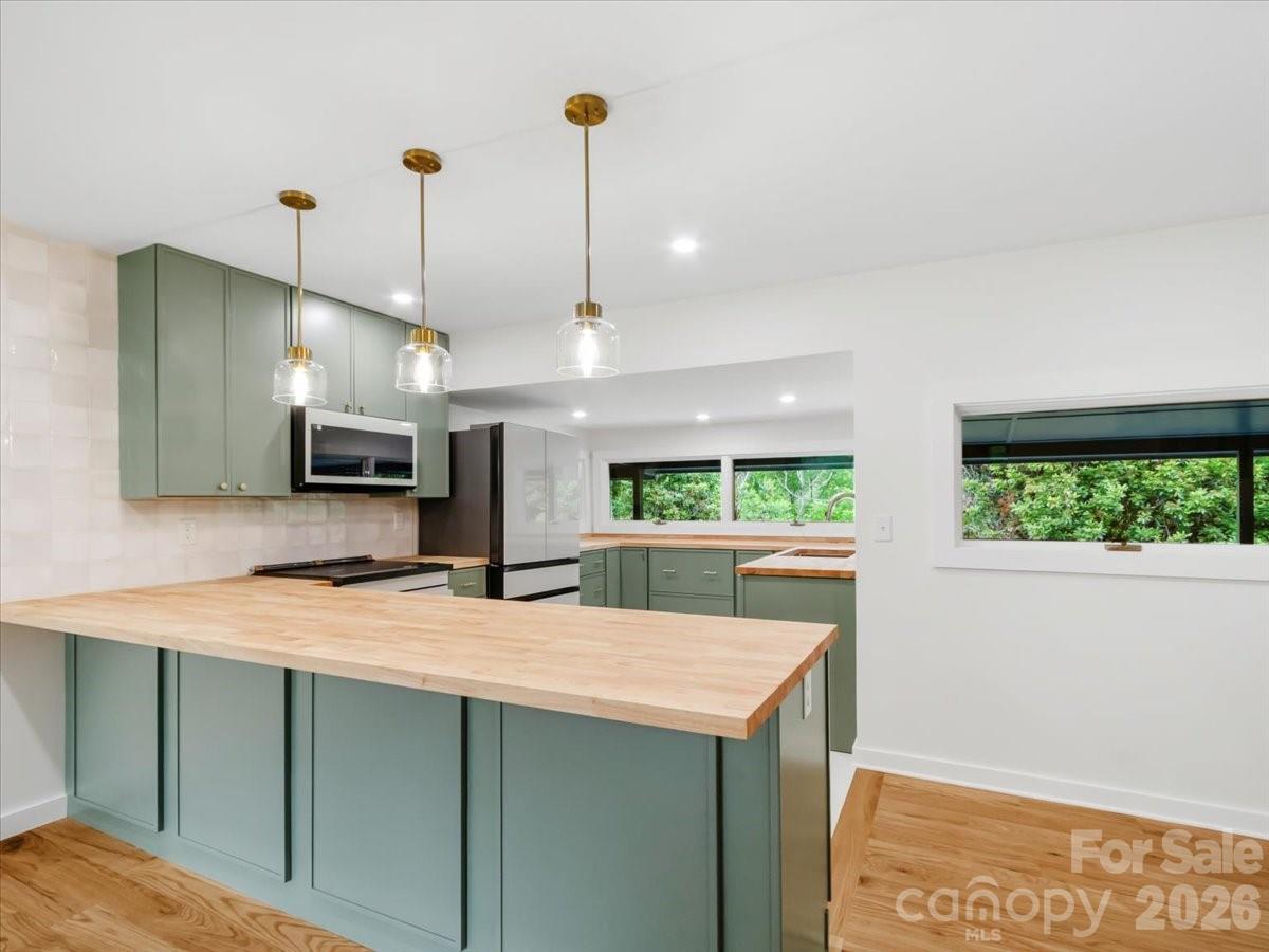 455 Rocky Springs Heights — Burnsville