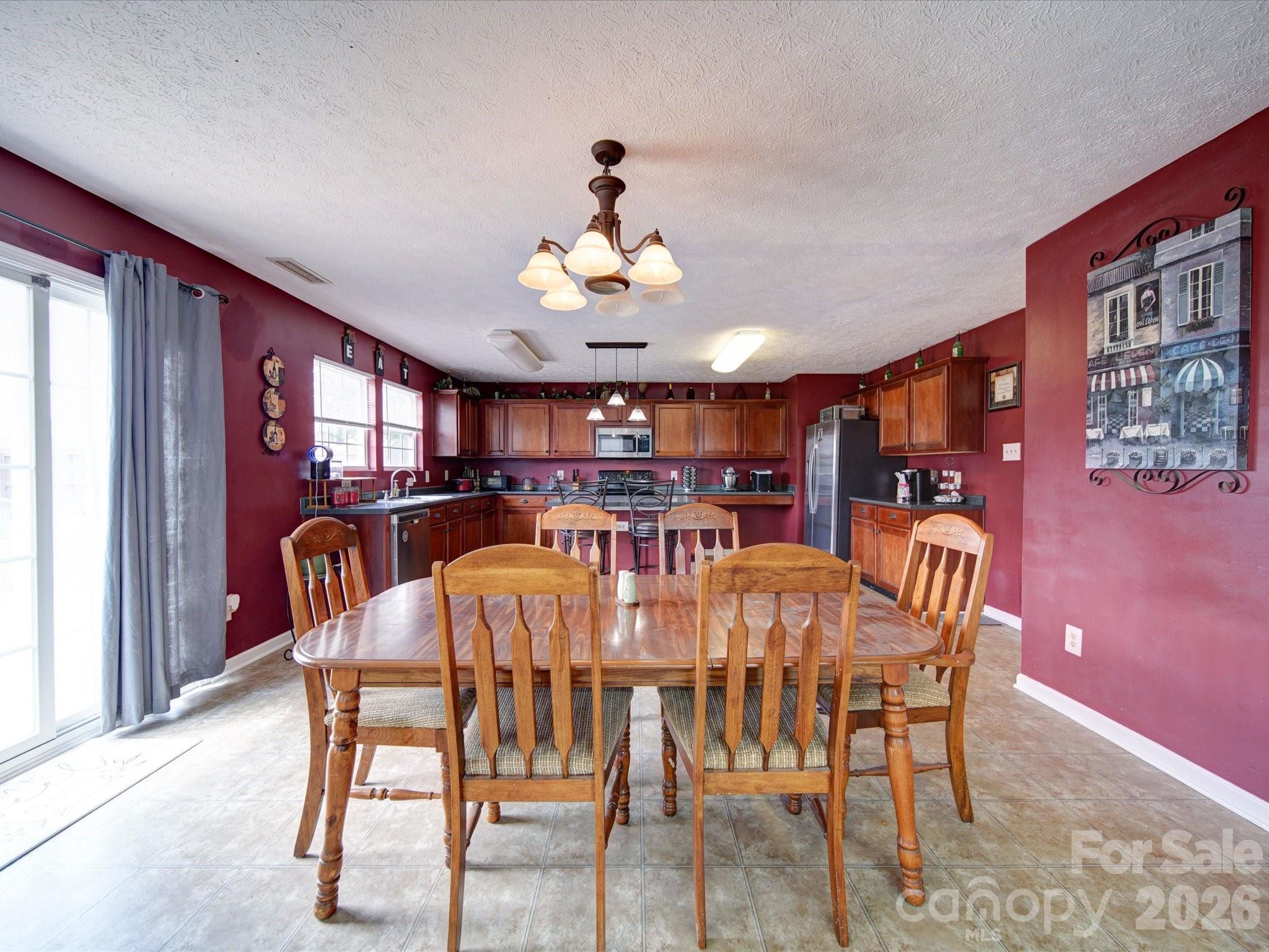 3841 Shasta Circle — Clover