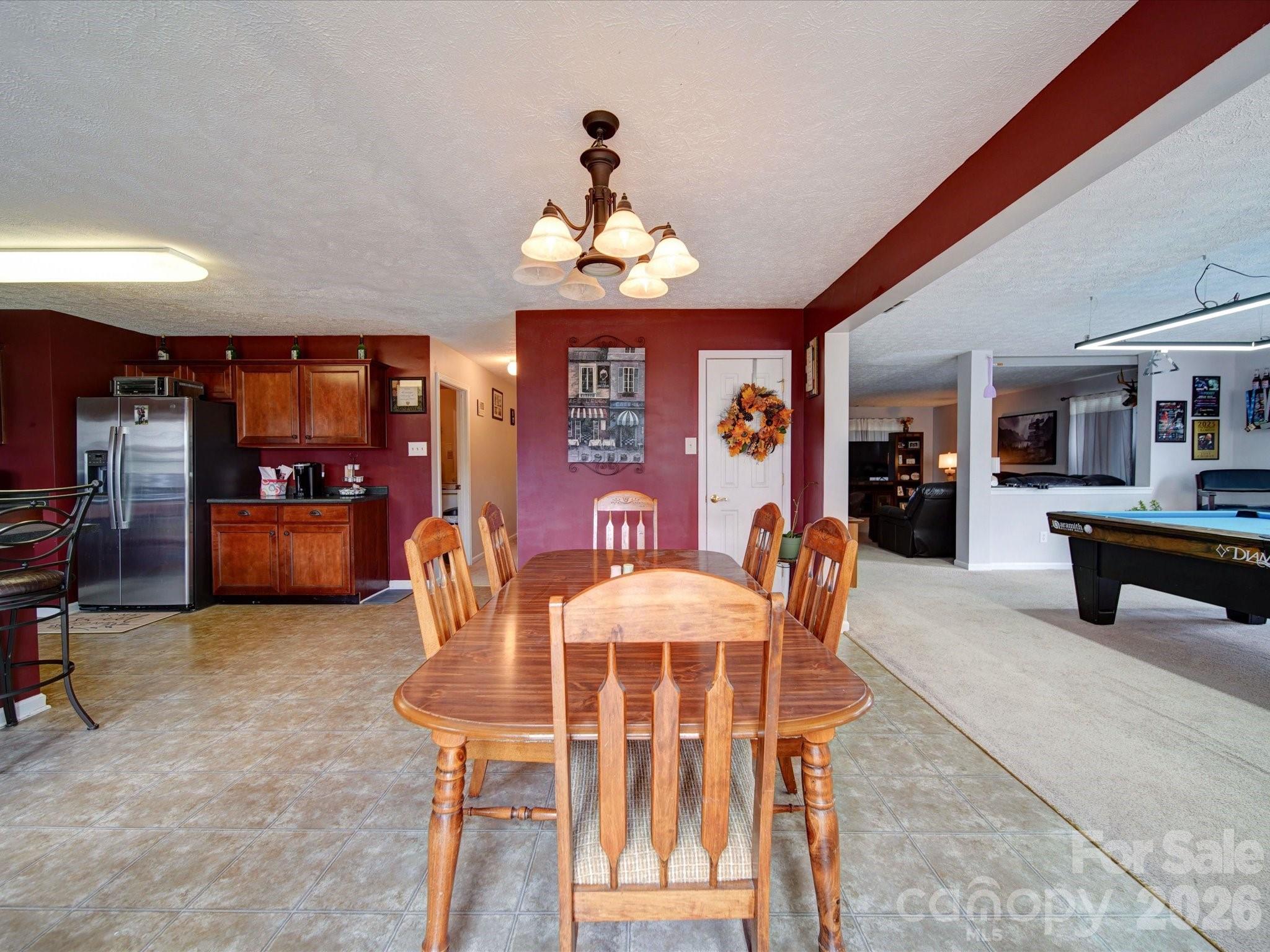 3841 Shasta Circle — Clover
