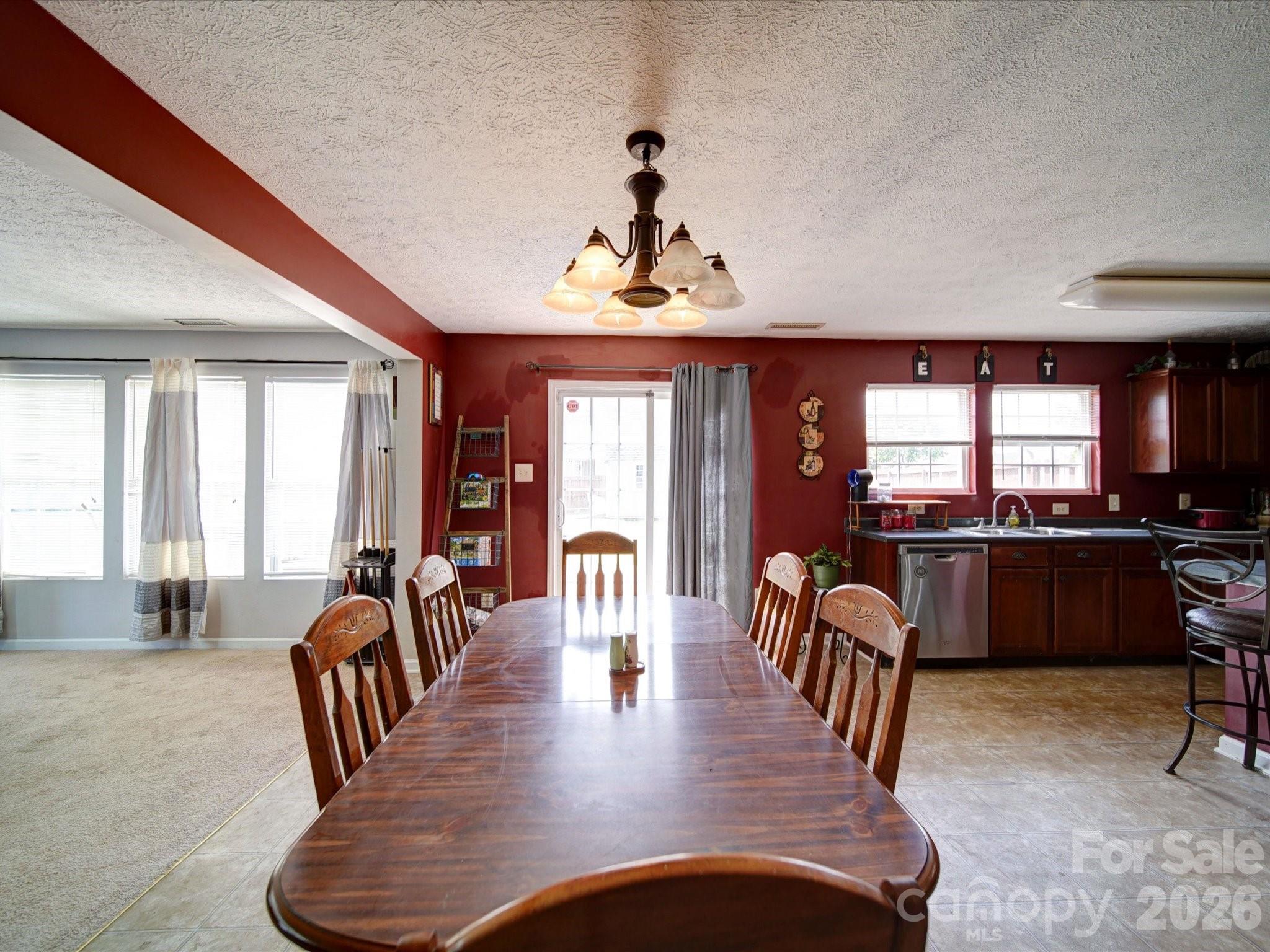 3841 Shasta Circle — Clover