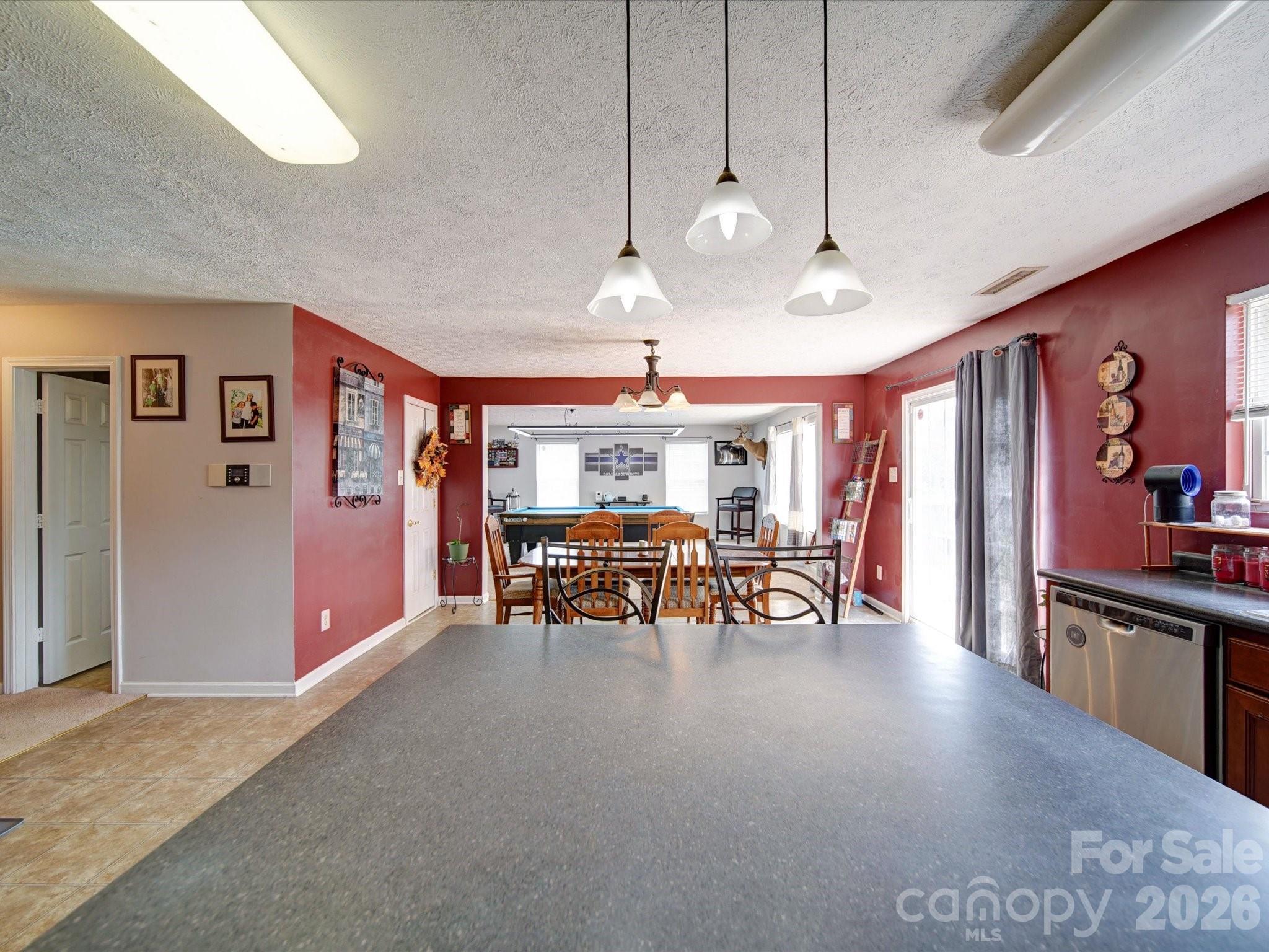 3841 Shasta Circle — Clover
