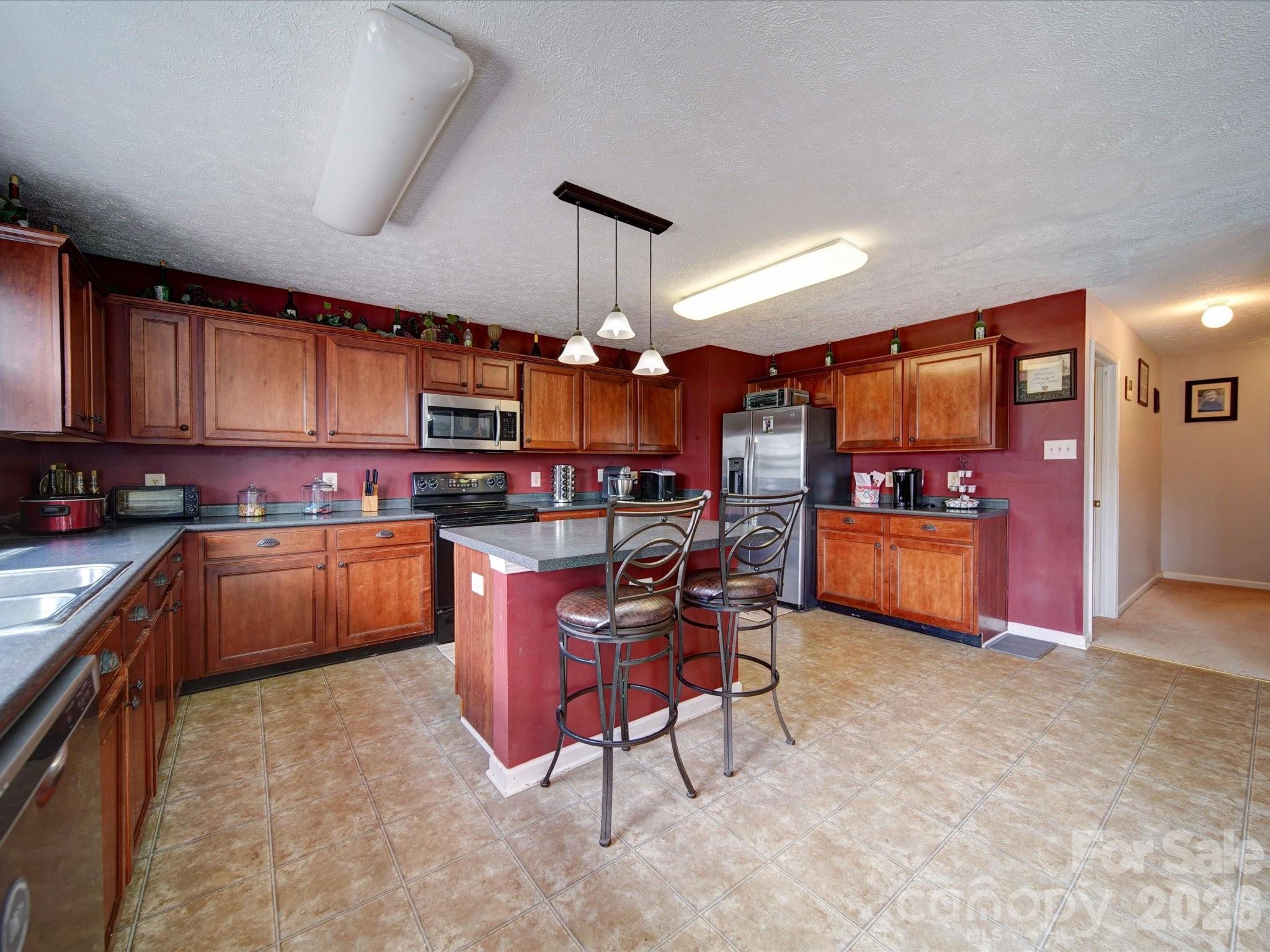 3841 Shasta Circle — Clover