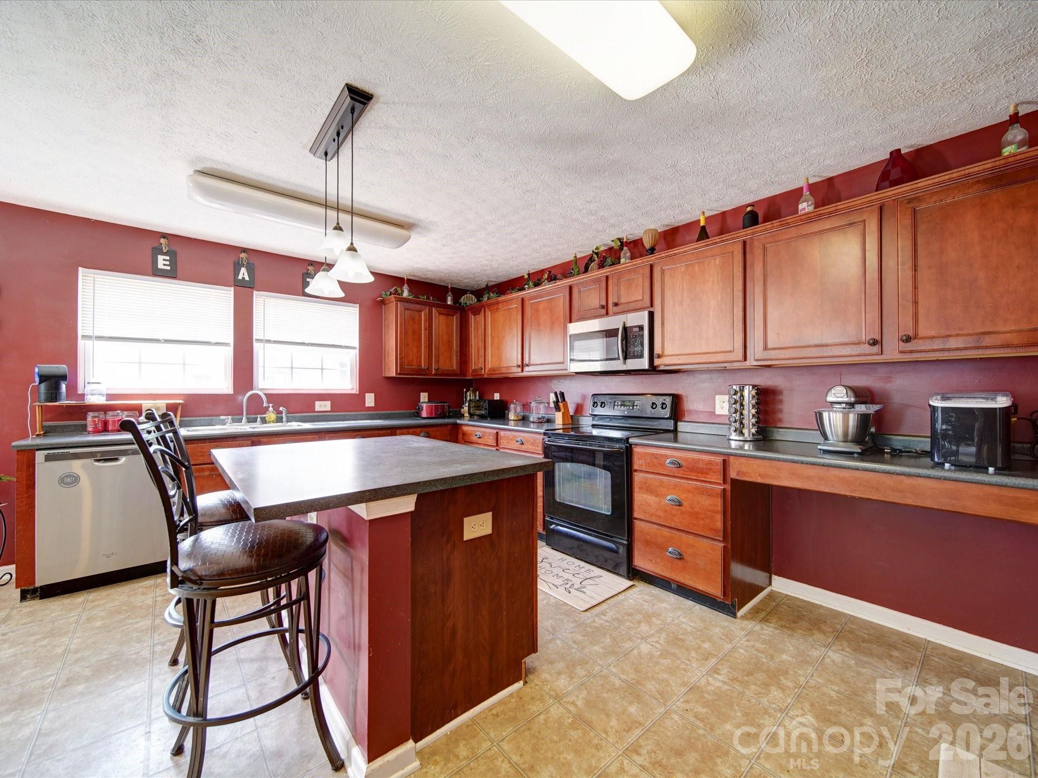 3841 Shasta Circle — Clover