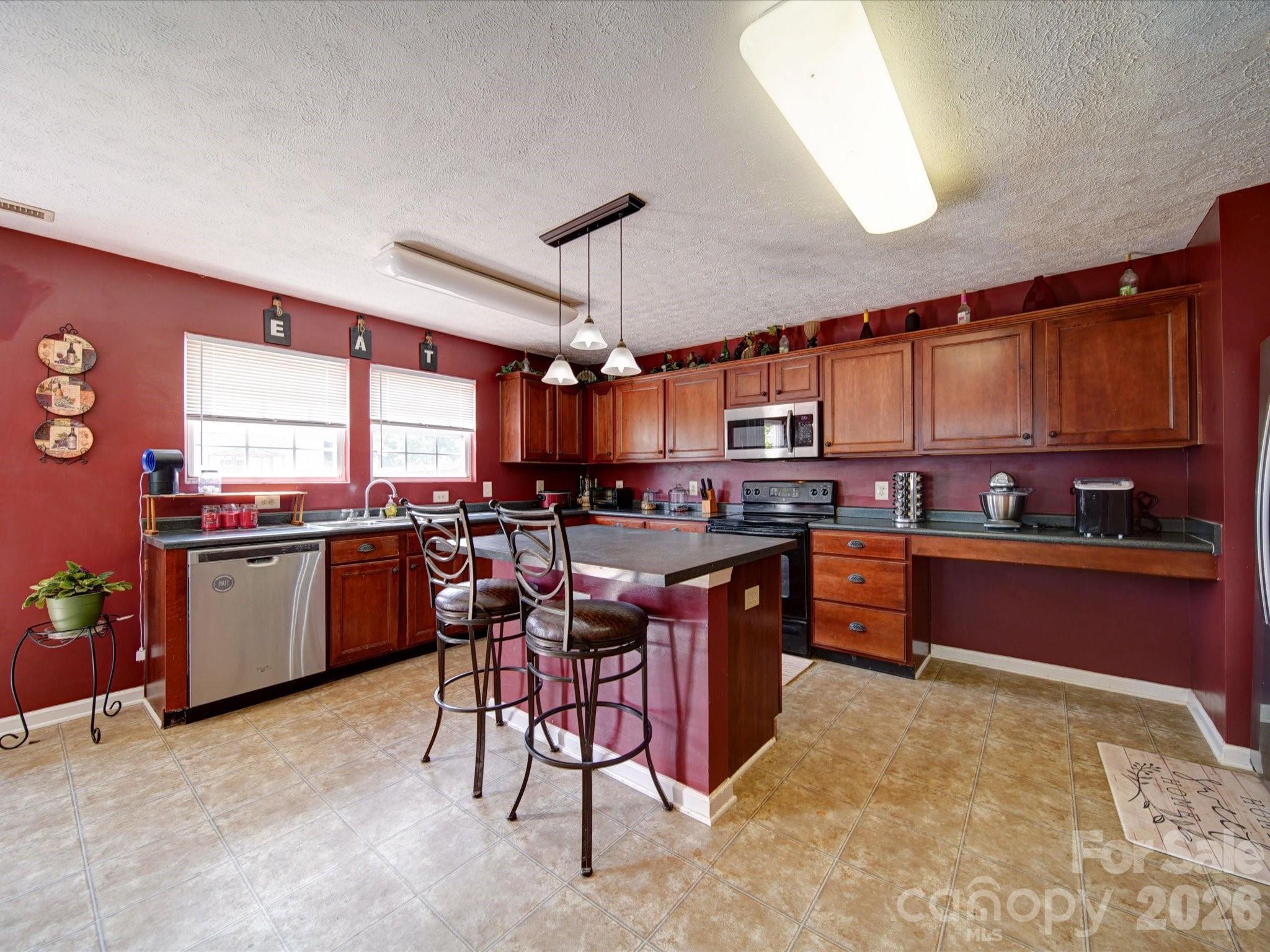 3841 Shasta Circle — Clover
