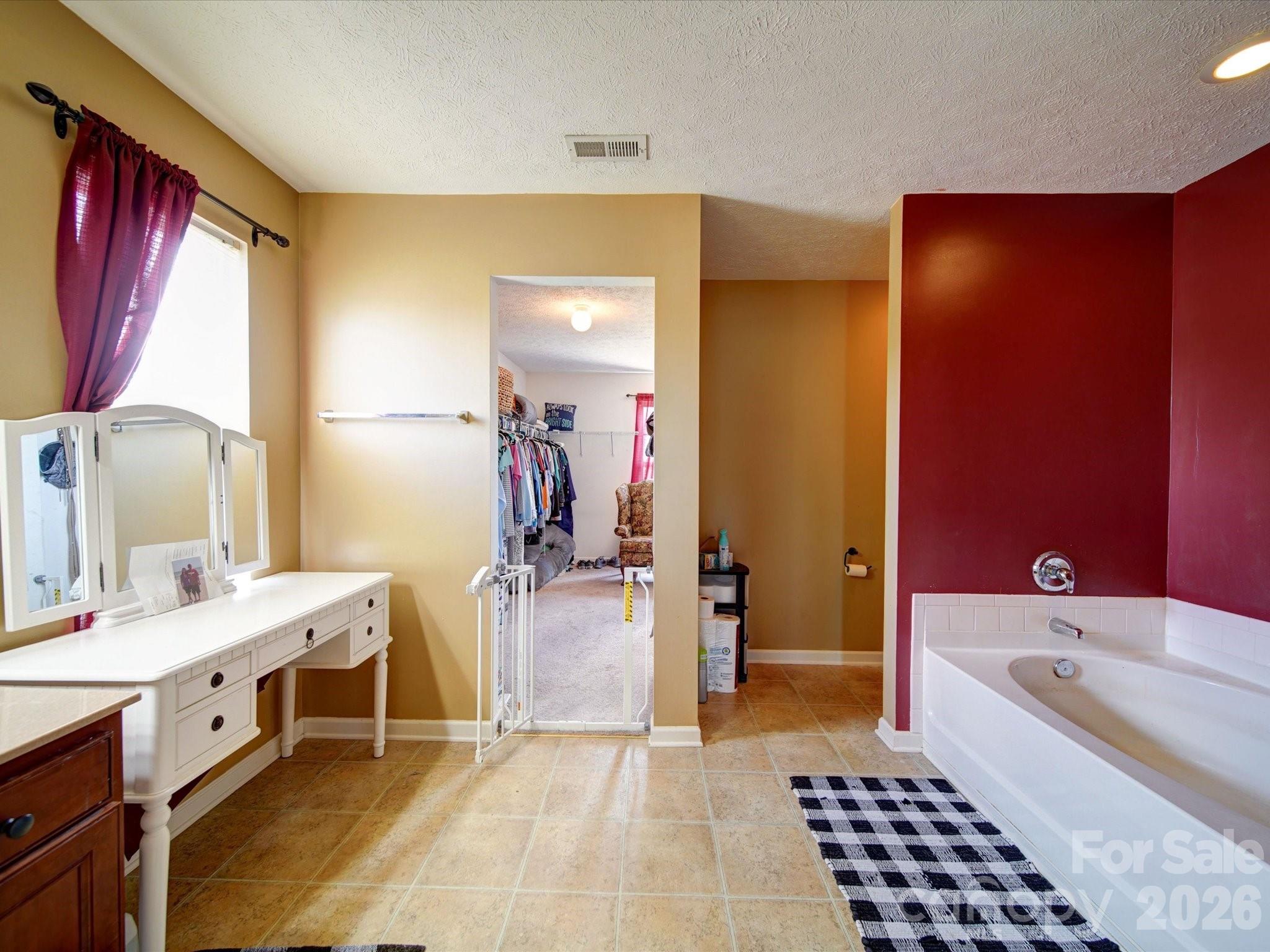 3841 Shasta Circle — Clover