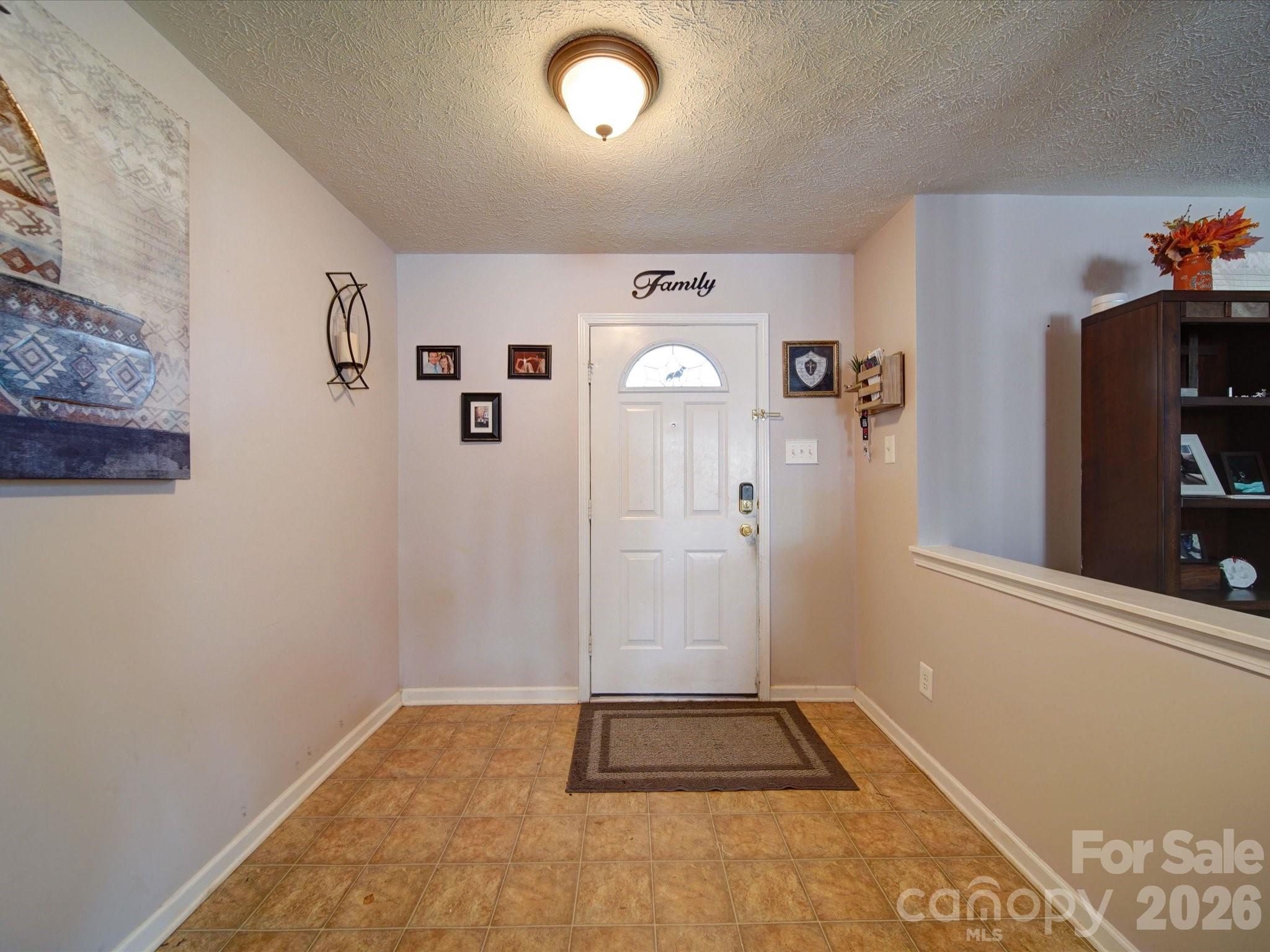 3841 Shasta Circle — Clover