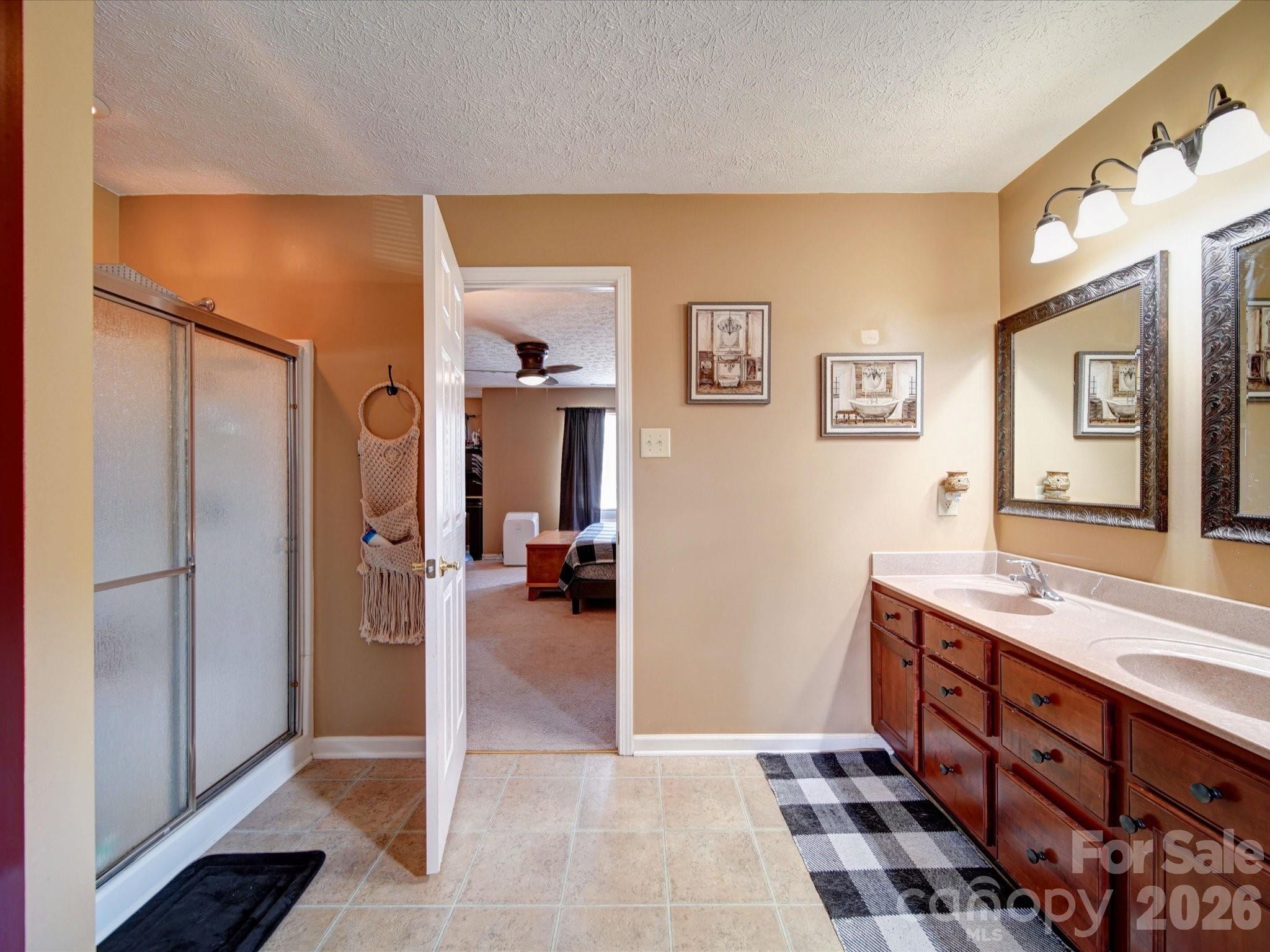 3841 Shasta Circle — Clover