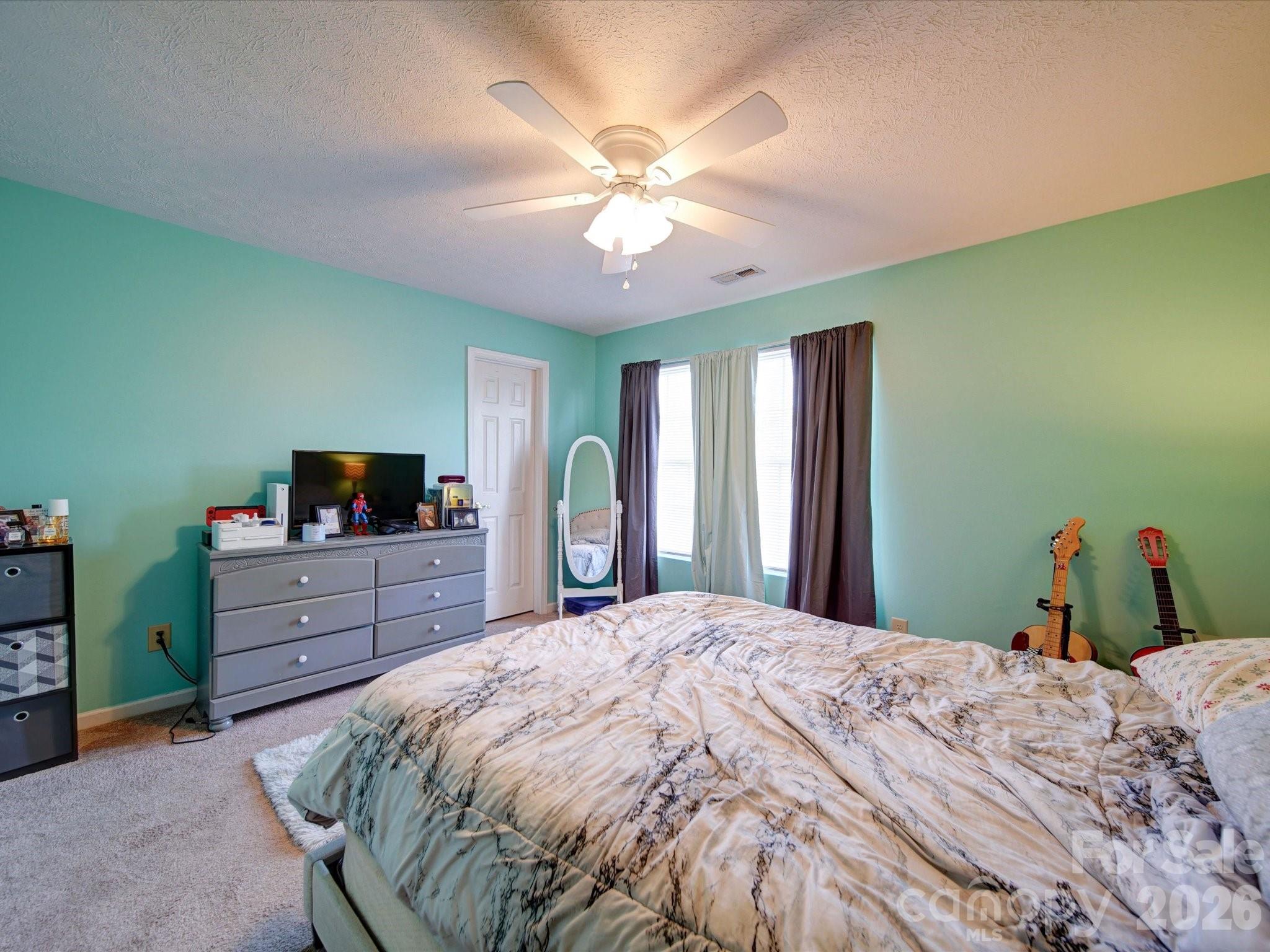 3841 Shasta Circle — Clover