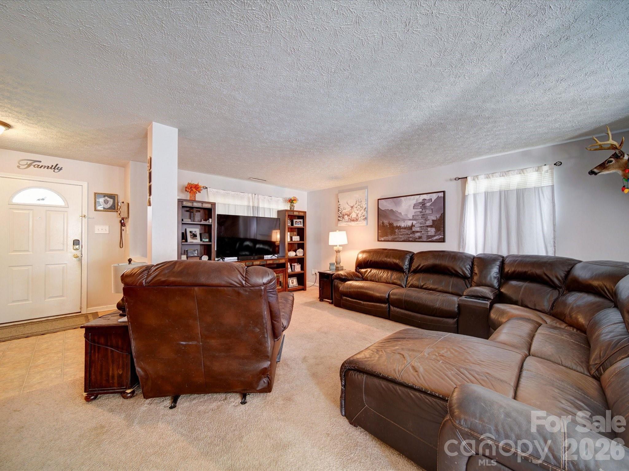 3841 Shasta Circle — Clover