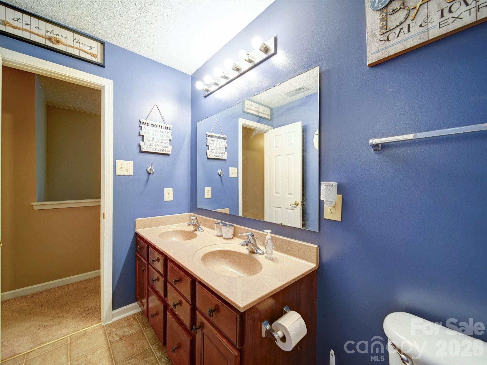 3841 Shasta Circle — Clover