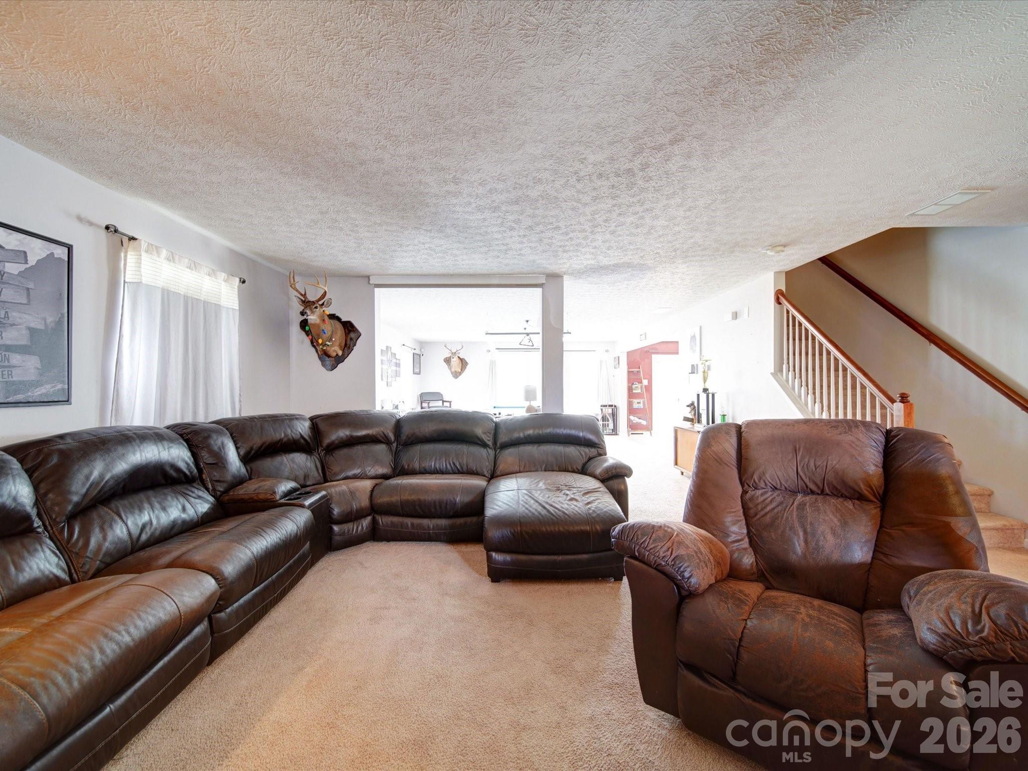 3841 Shasta Circle — Clover