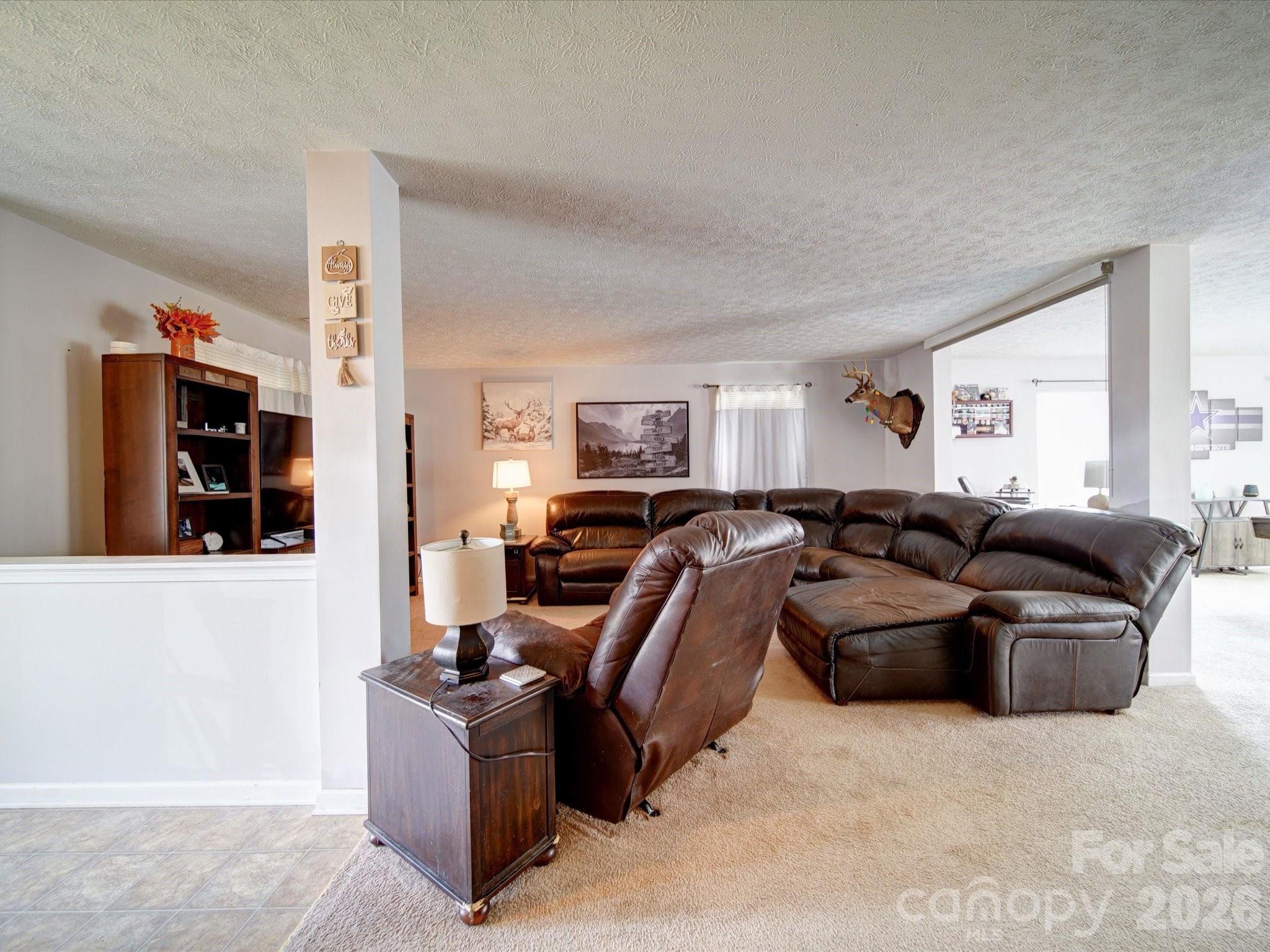 3841 Shasta Circle — Clover