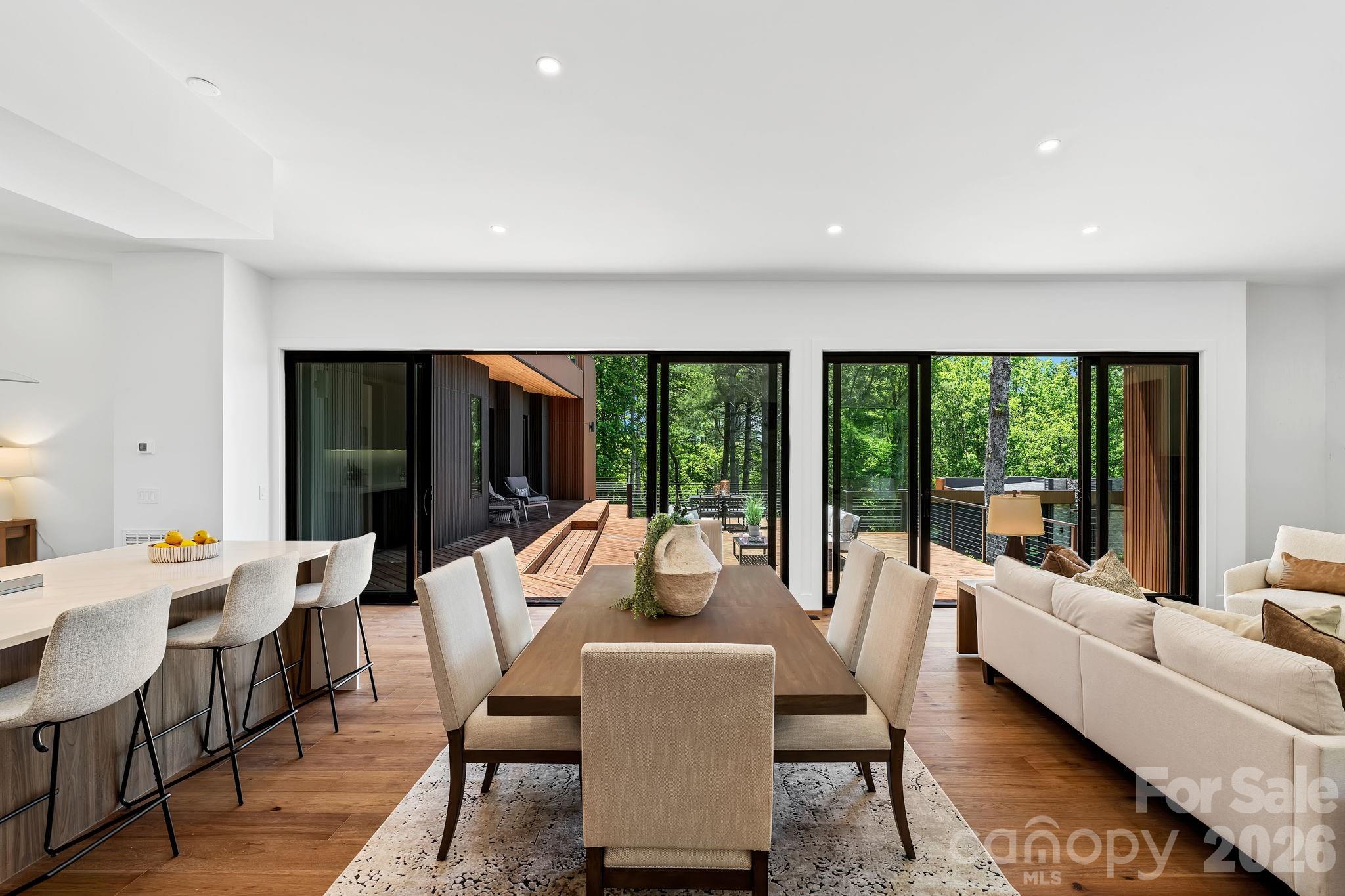 200 Manchester Way — Mills River