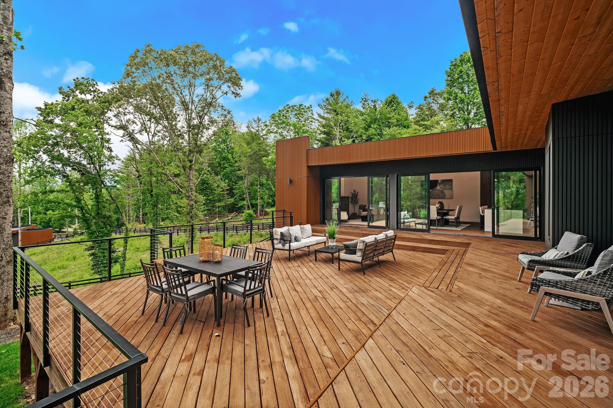 200 Manchester Way — Mills River