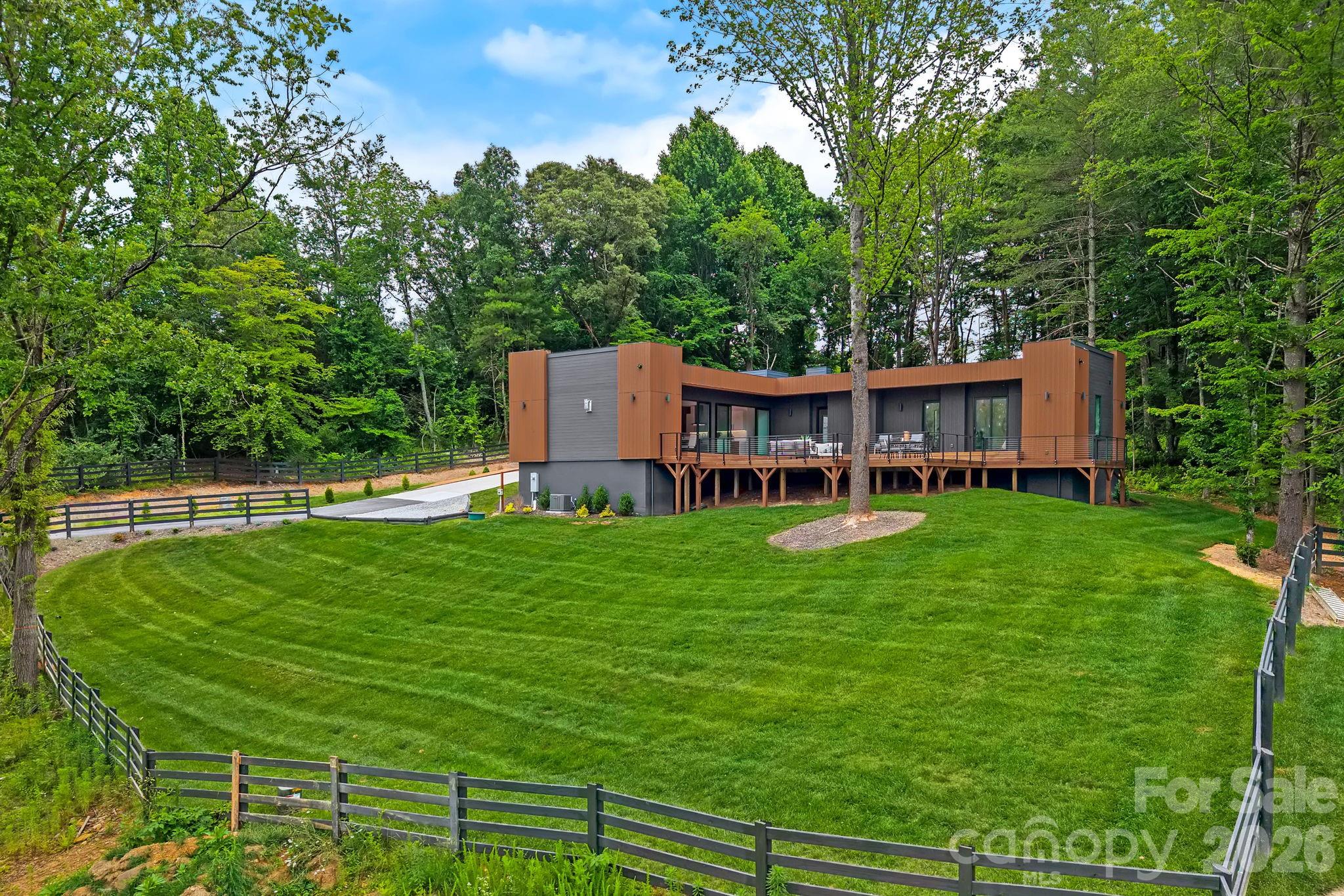 200 Manchester Way — Mills River