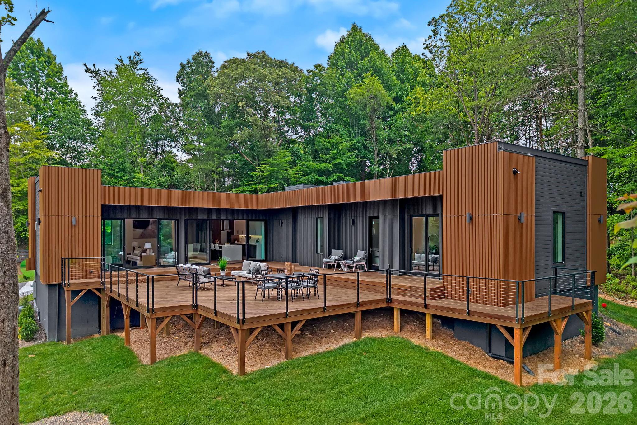 200 Manchester Way — Mills River