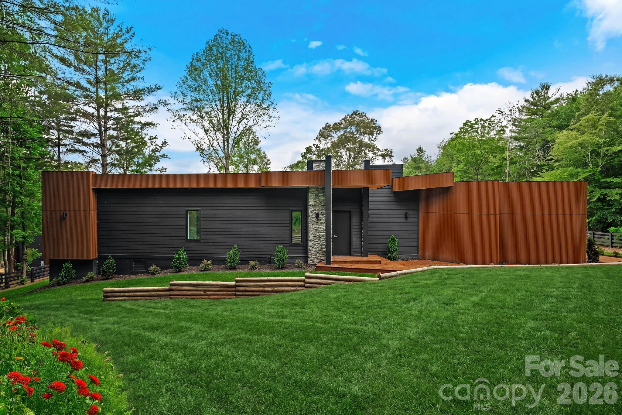 200 Manchester Way — Mills River
