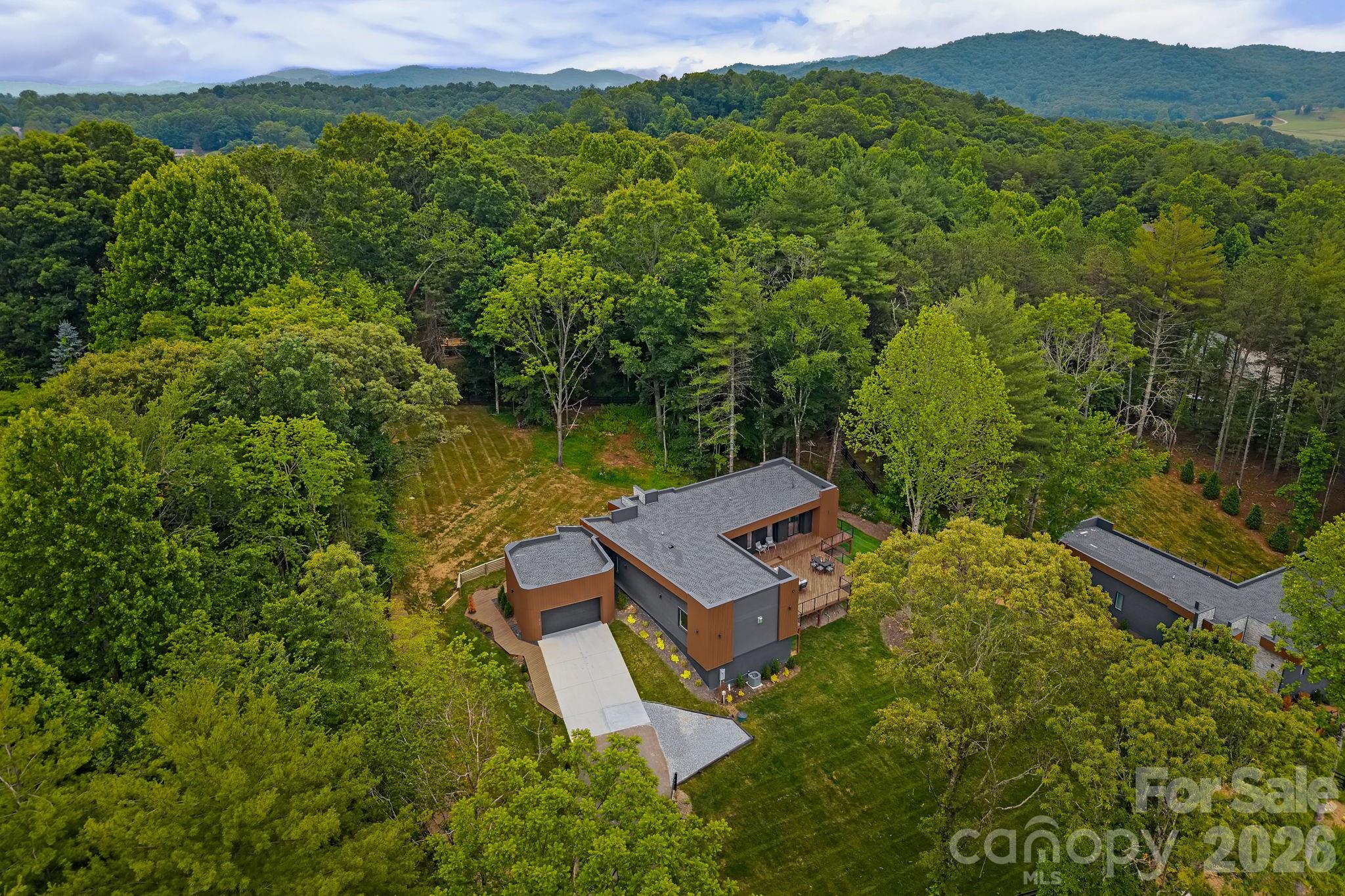 200 Manchester Way — Mills River