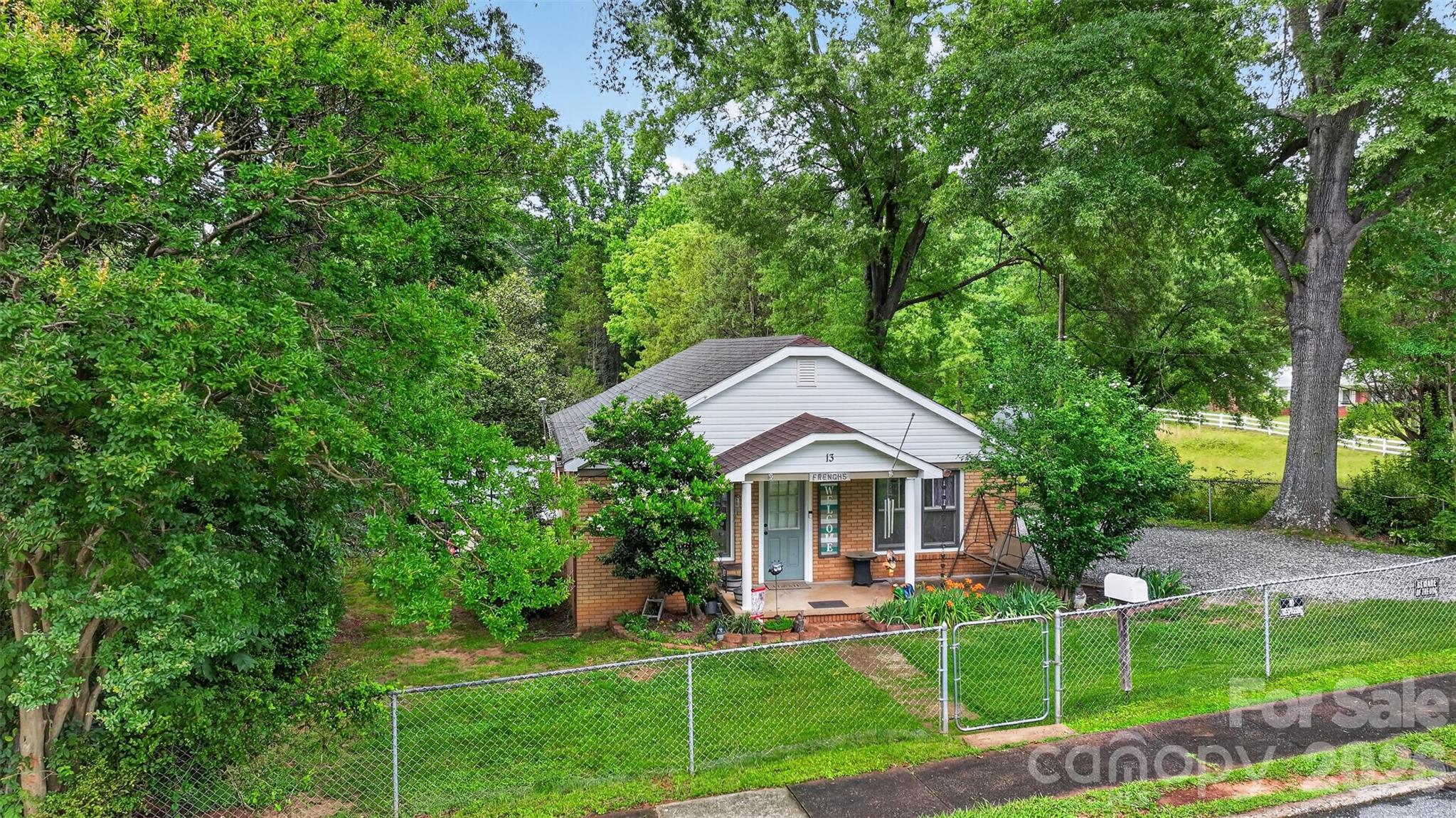 13 E Murray Street — Maiden