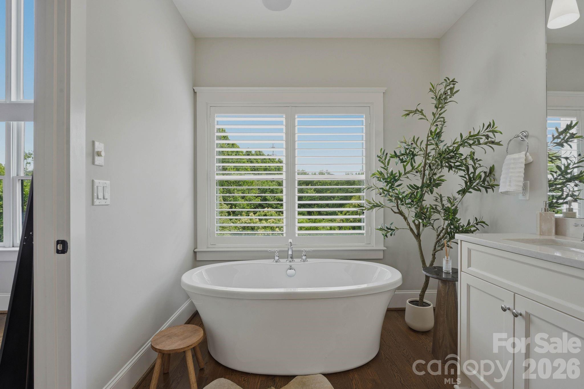 812 Ideal Way — Charlotte