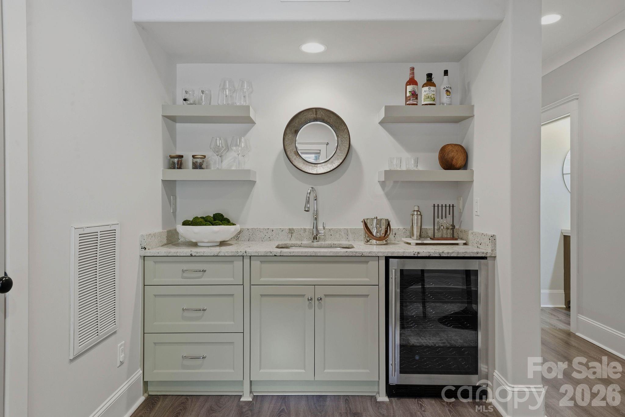 812 Ideal Way — Charlotte