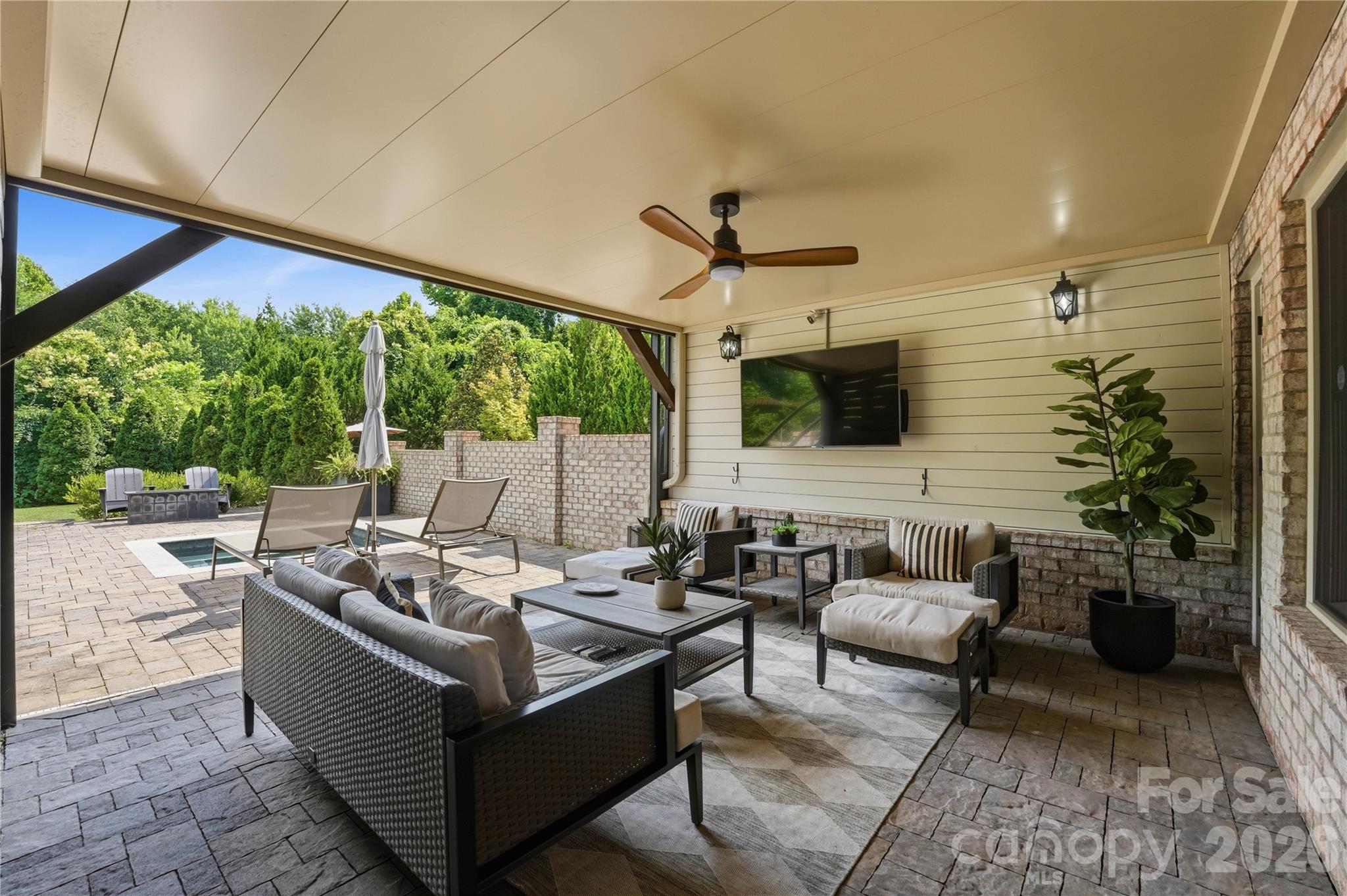 812 Ideal Way — Charlotte