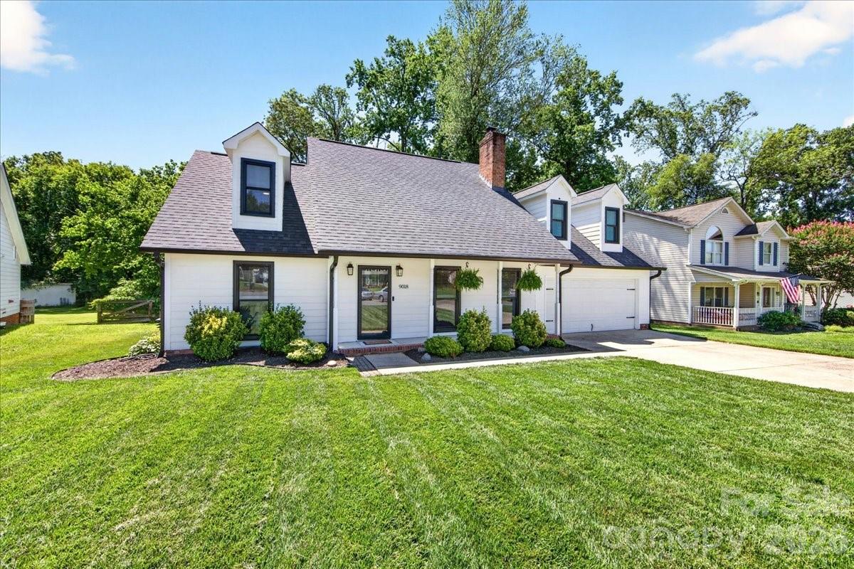 9018 Hunters Pointe Drive — Huntersville
