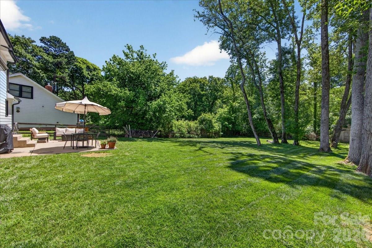 9018 Hunters Pointe Drive — Huntersville