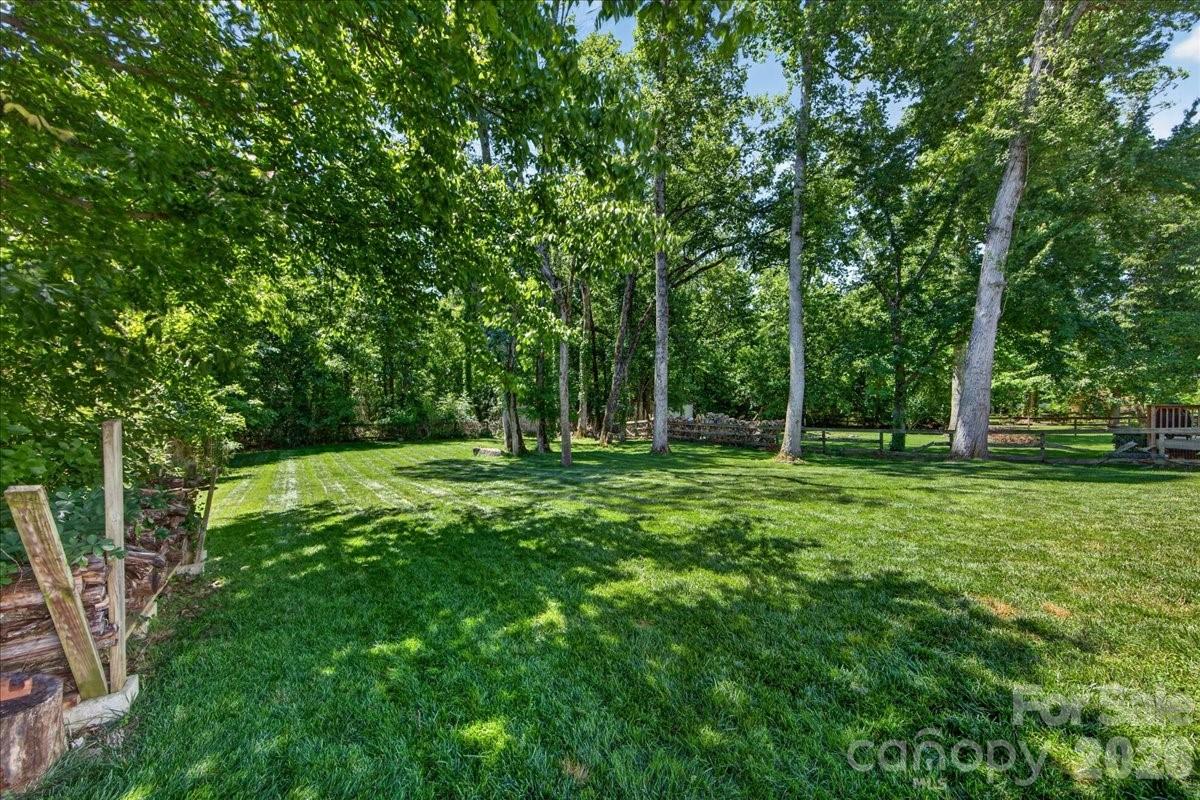 9018 Hunters Pointe Drive — Huntersville