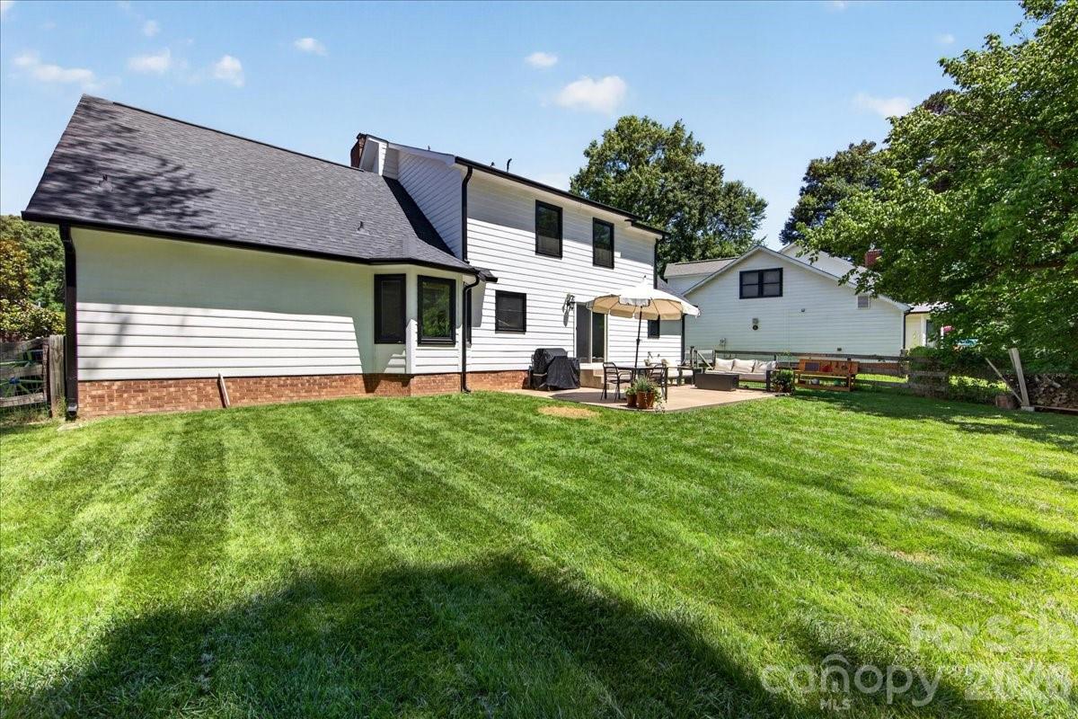 9018 Hunters Pointe Drive — Huntersville