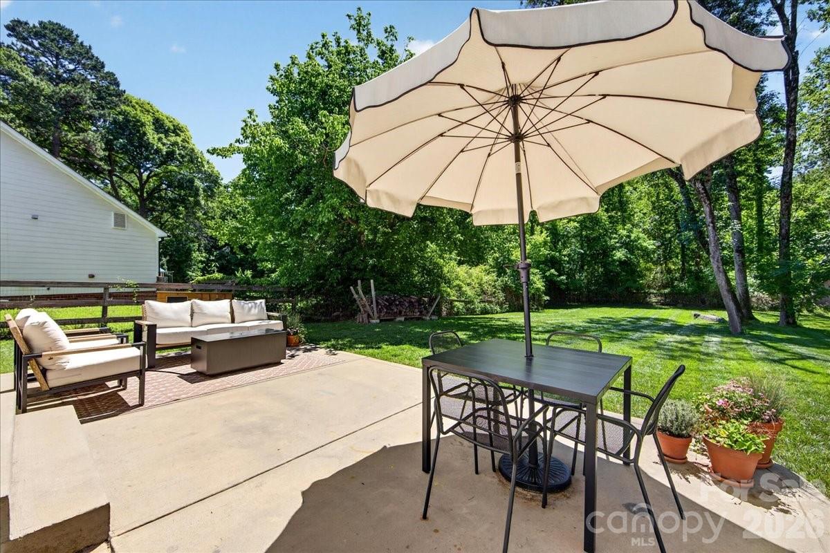 9018 Hunters Pointe Drive — Huntersville